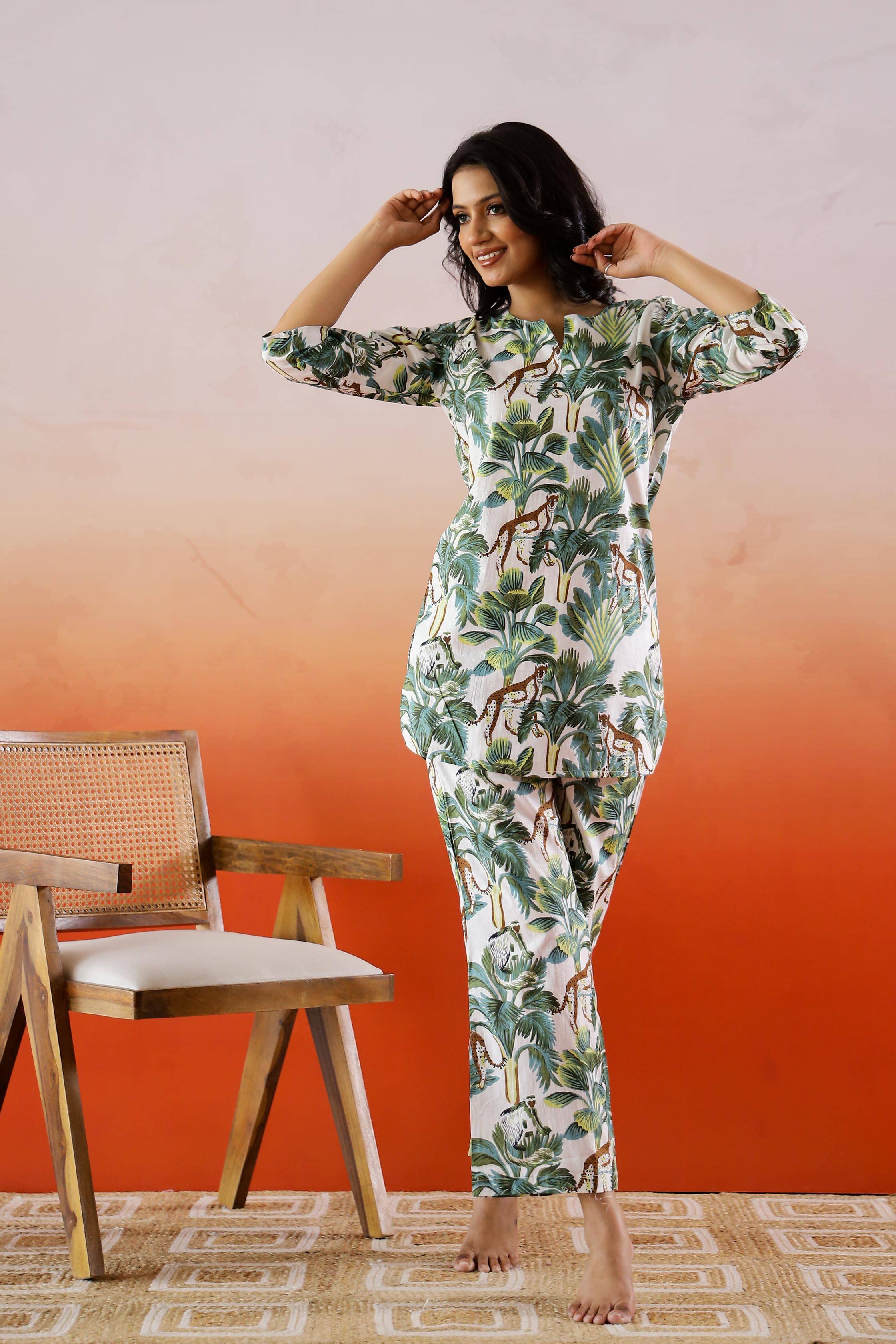     			Label Flavia Women Printed Tunic Trouser Co-Ord Set ( Multicolor )
