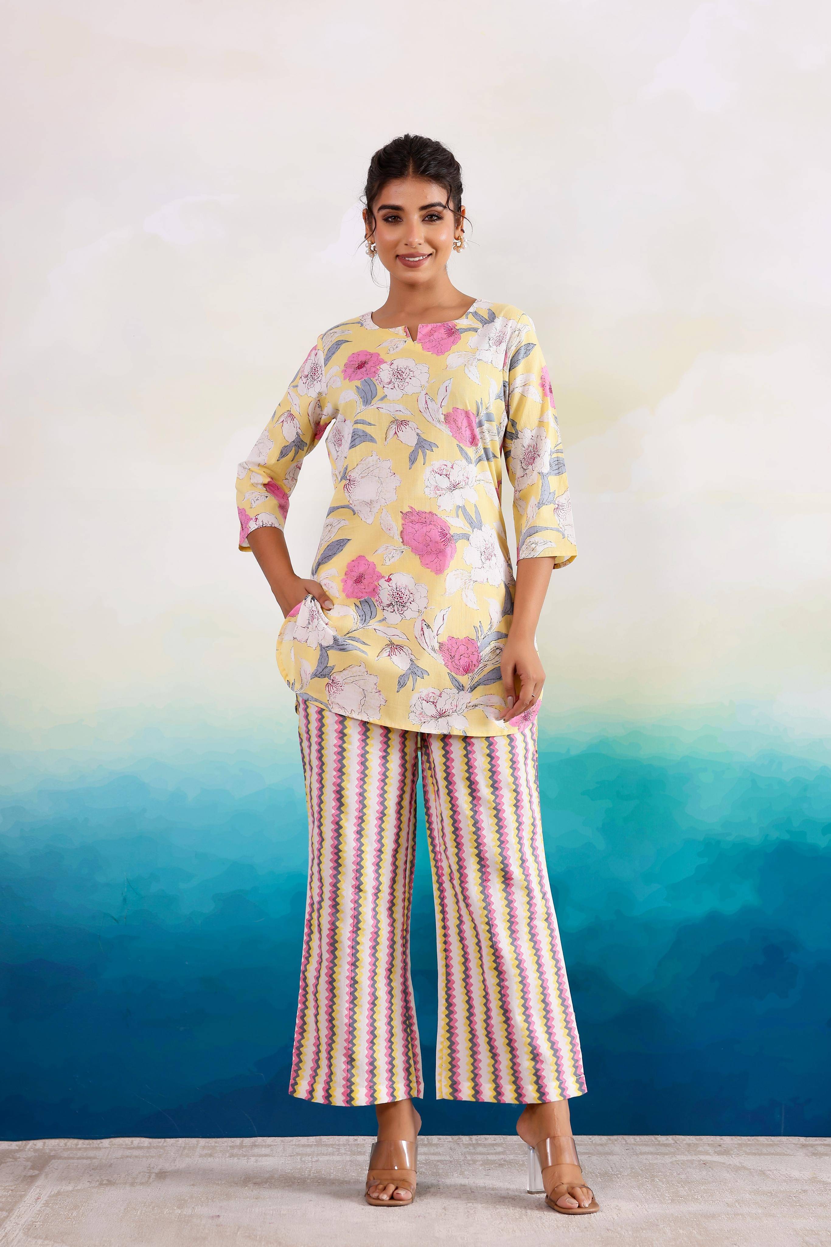     			Label Flavia Women Printed Kurta With Trousers Co-Ord Set ( Multicolor )