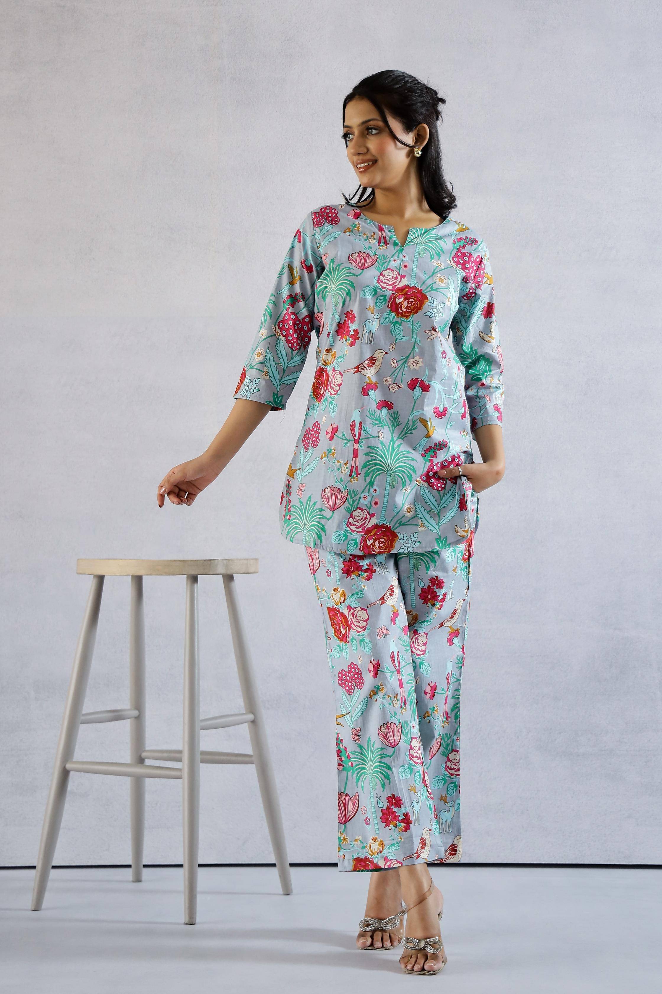     			Label Flavia Women Printed Kurta With Trousers Co-Ord Set ( Multicolor )