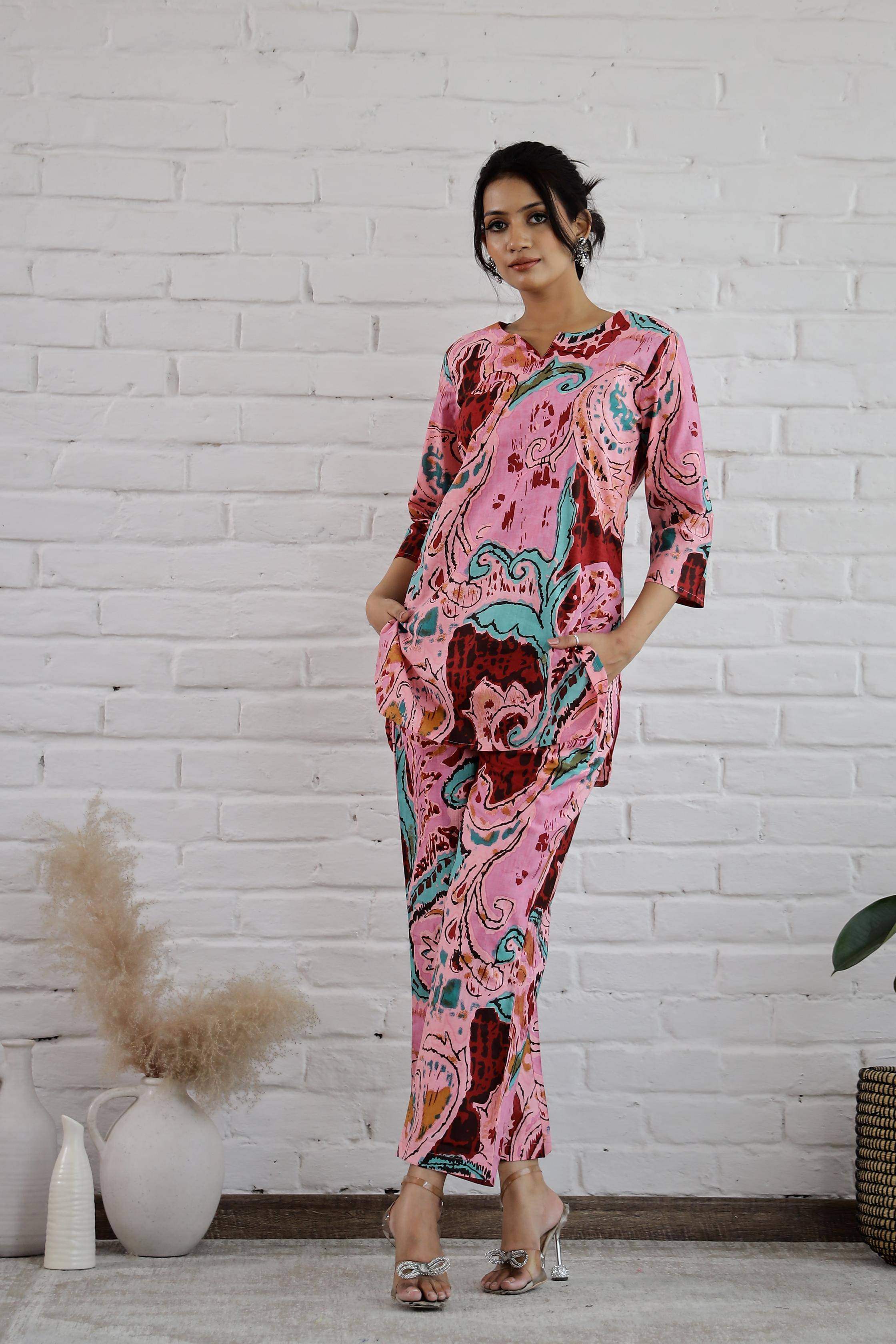     			Label Flavia Women Printed Kurta With Trousers Co-Ord Set ( Multicolor )