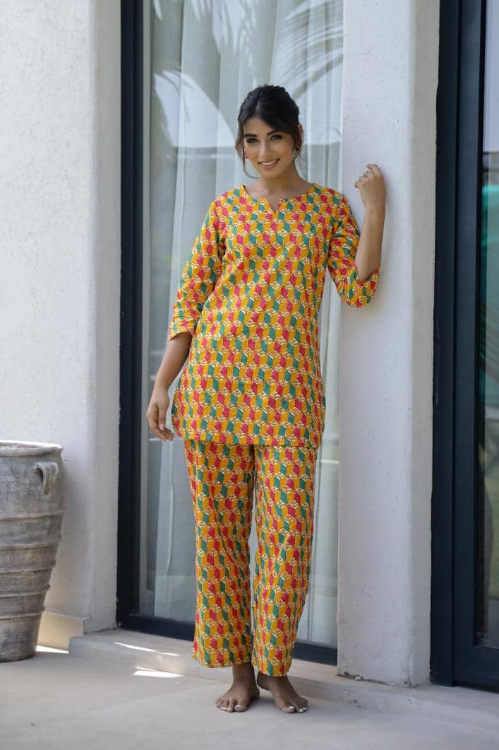 Label Flavia Women Printed Tunic With Trousers Co-Ord Set ( Multicolor )