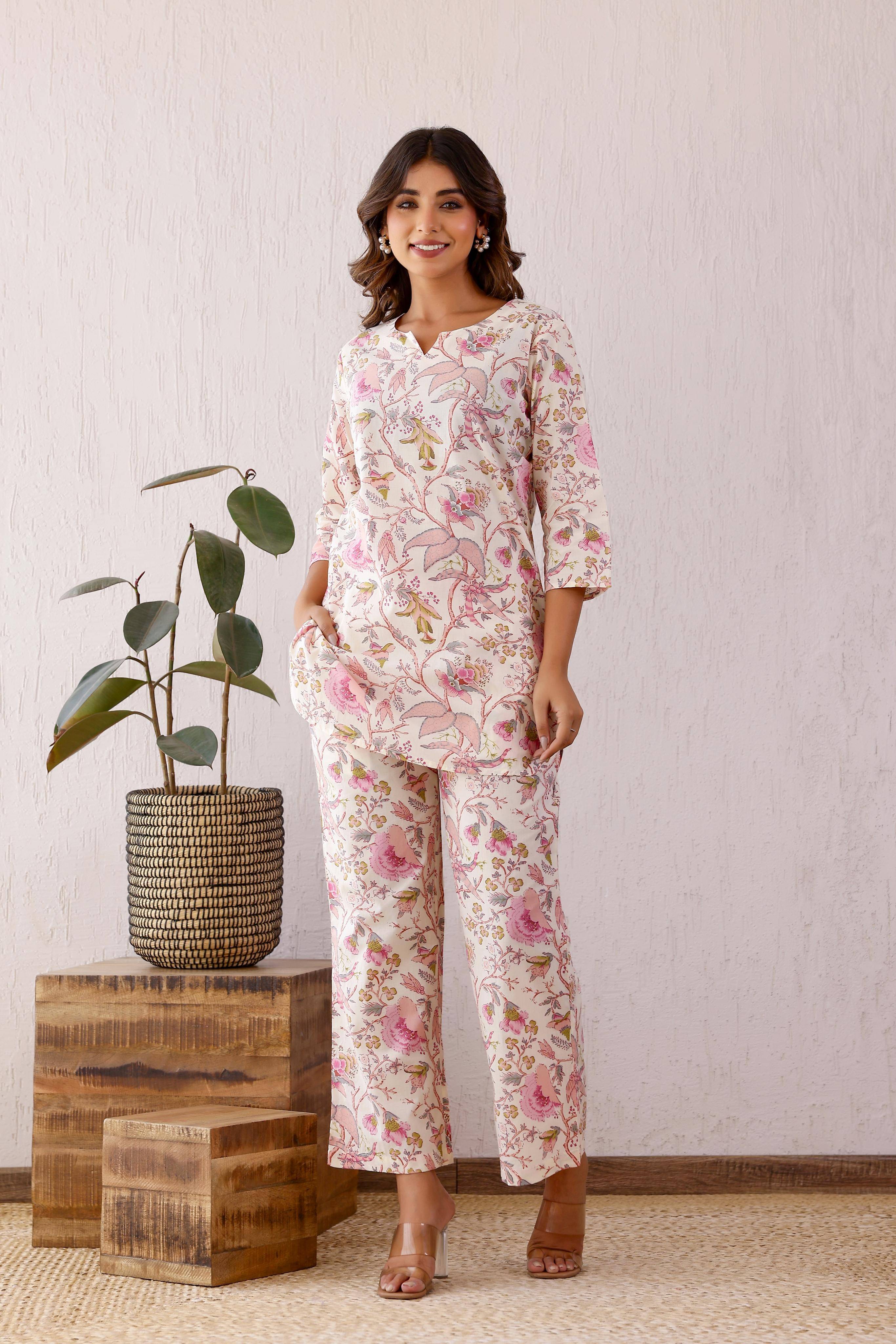     			Label Flavia Women Printed Kurta With Trousers Co-Ord Set ( Multicolor )