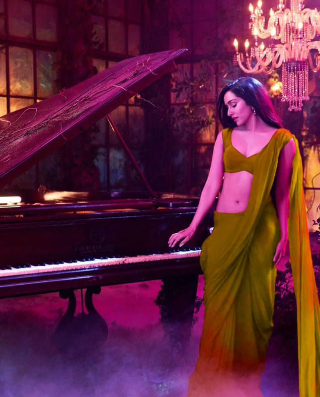     			Sanjana Silk Silk Blend Solid Saree With Unstitched Blouse Piece ( Mustard )