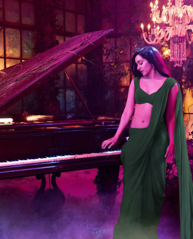     			Sitanjali Lifestyle Silk Blend Solid Saree With Unstitched Blouse Piece ( Green )