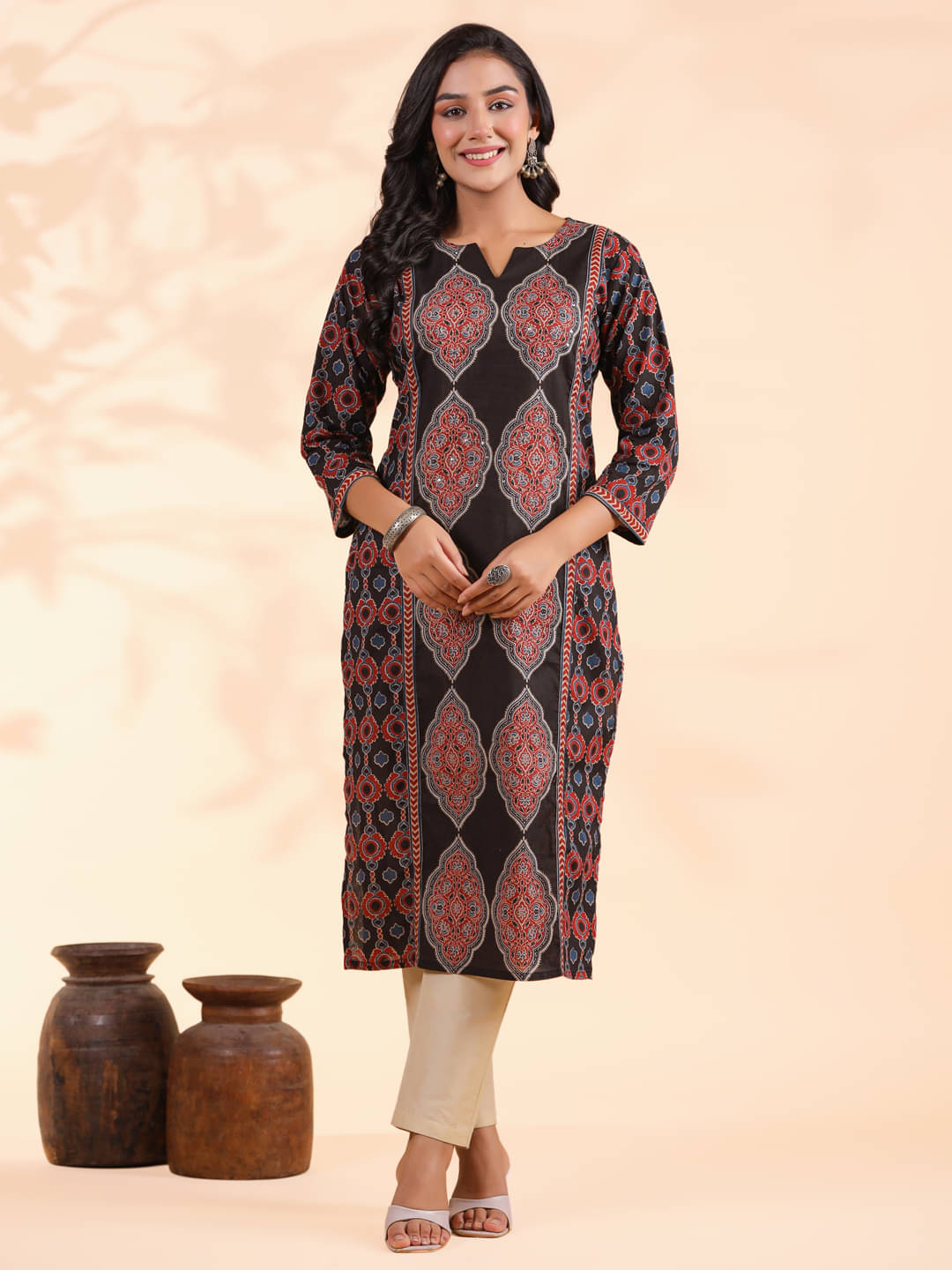 Vbuyz Cotton Printed Straight Women's Kurti - Black ( Pack of 1 ) Vbuyz Cotton Printed Straight Women's Kurti - Black ( Pack of 1 )