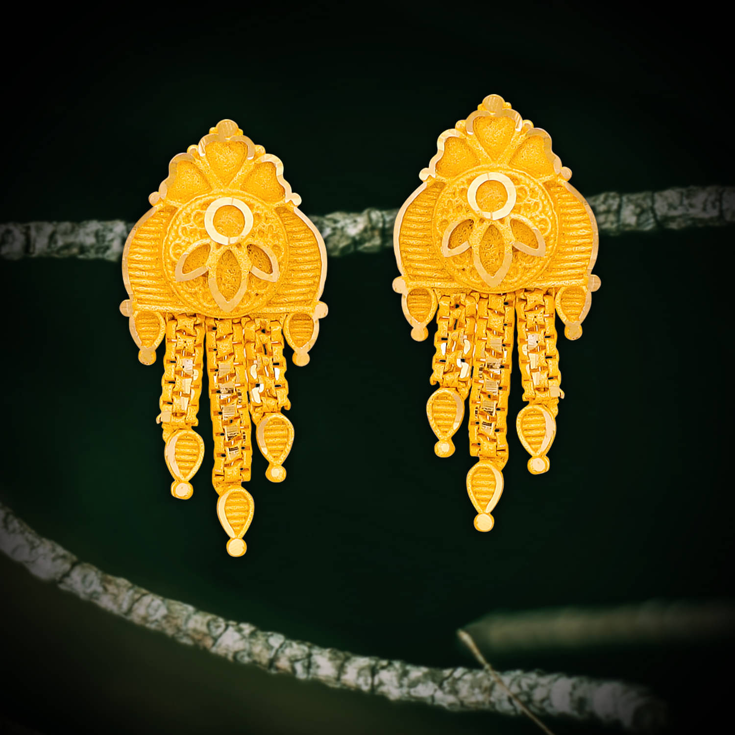     			Drashti Collection Golden Stud Earrings ( Pack of 1 )