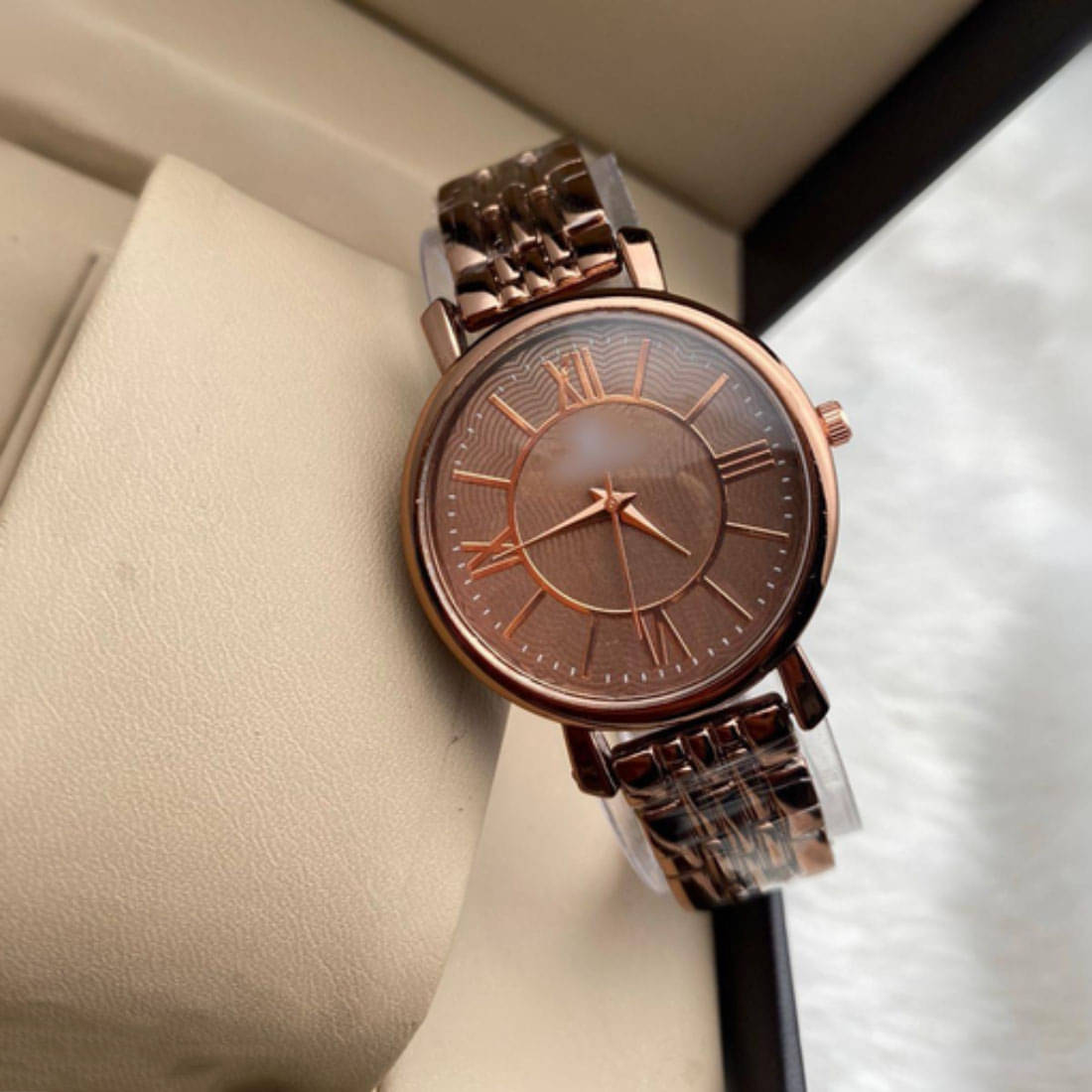     			EEWHI Brown Metal Analog Womens Watch
