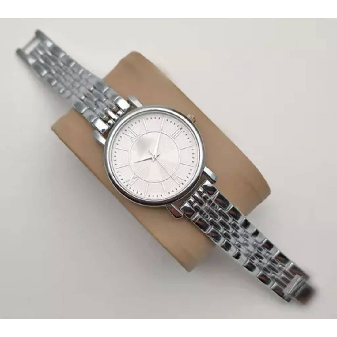     			EEWHI Silver Metal Analog Womens Watch