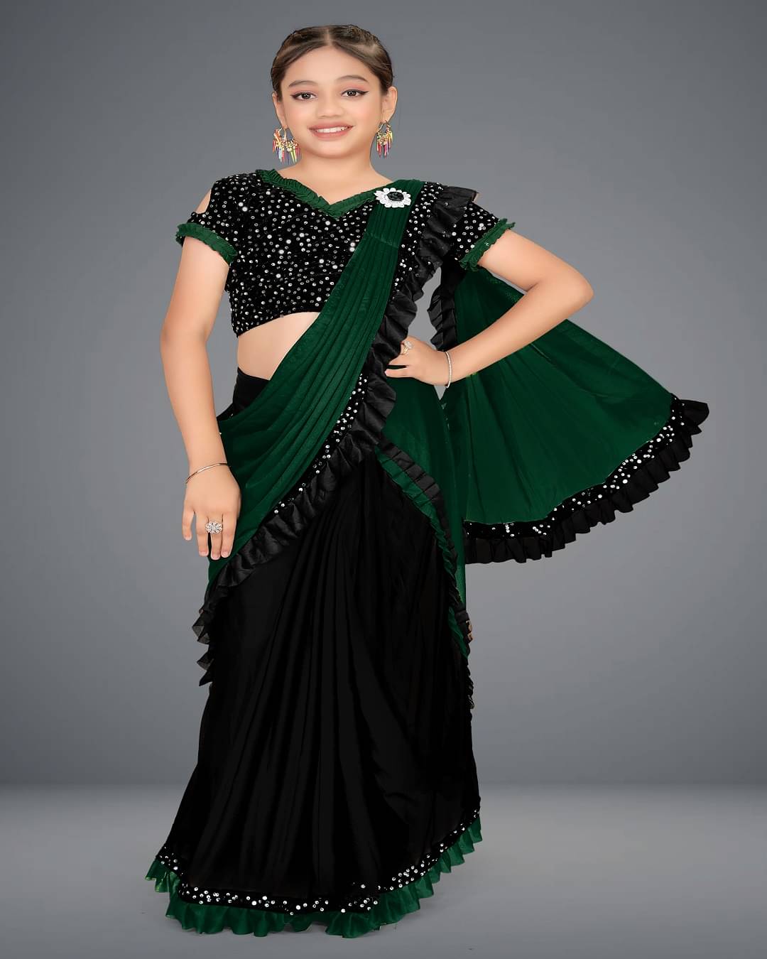     			HARPITA Lycra Classic Saree For Girls ( Green , Pack of 1 )