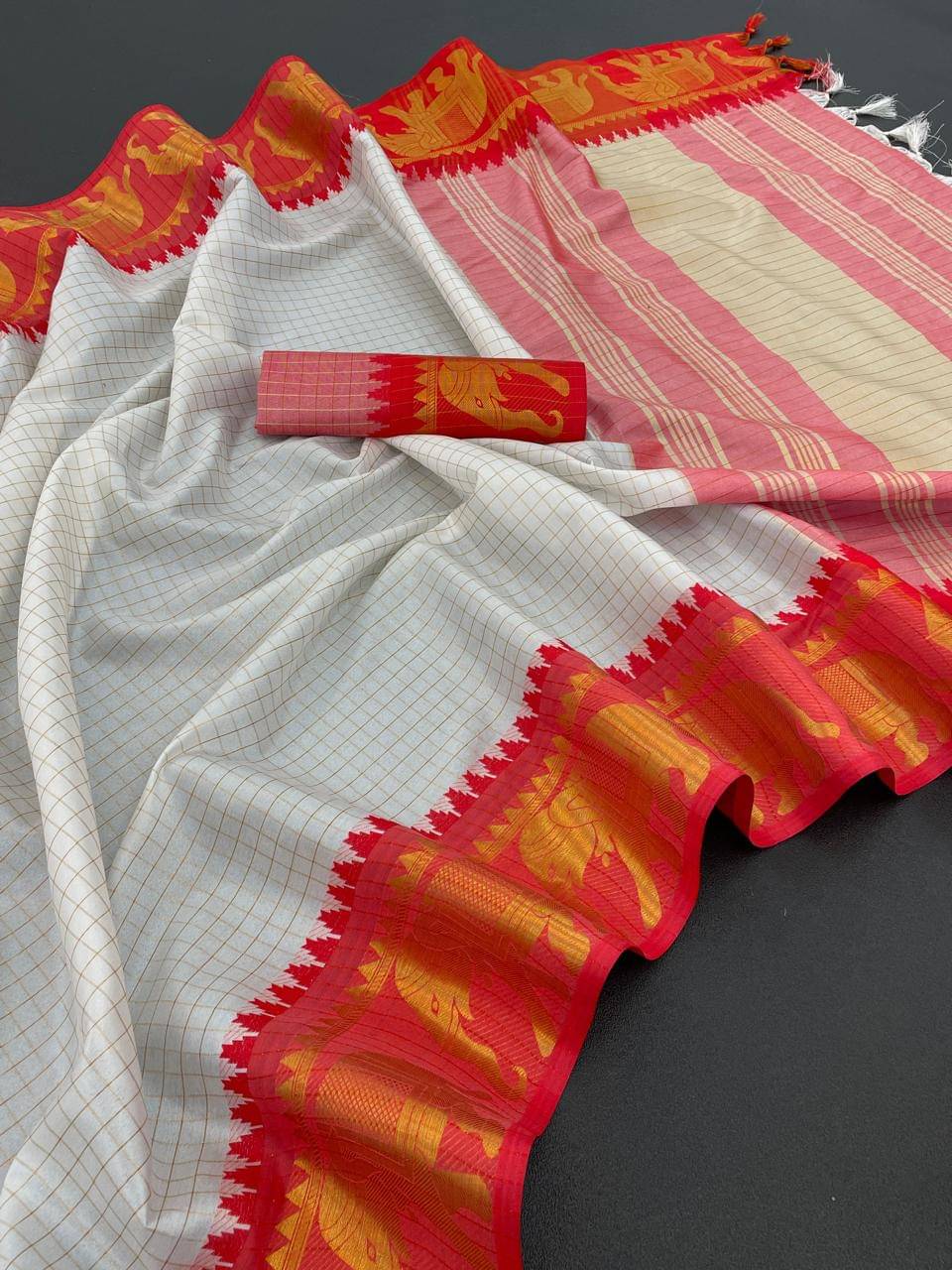 Kalpana Creation Cotton Silk Woven Saree With Unstitched Blouse Piece ( Red )     			Kalpana Creation Cotton Silk Woven Saree With Unstitched Blouse Piece ( Red )