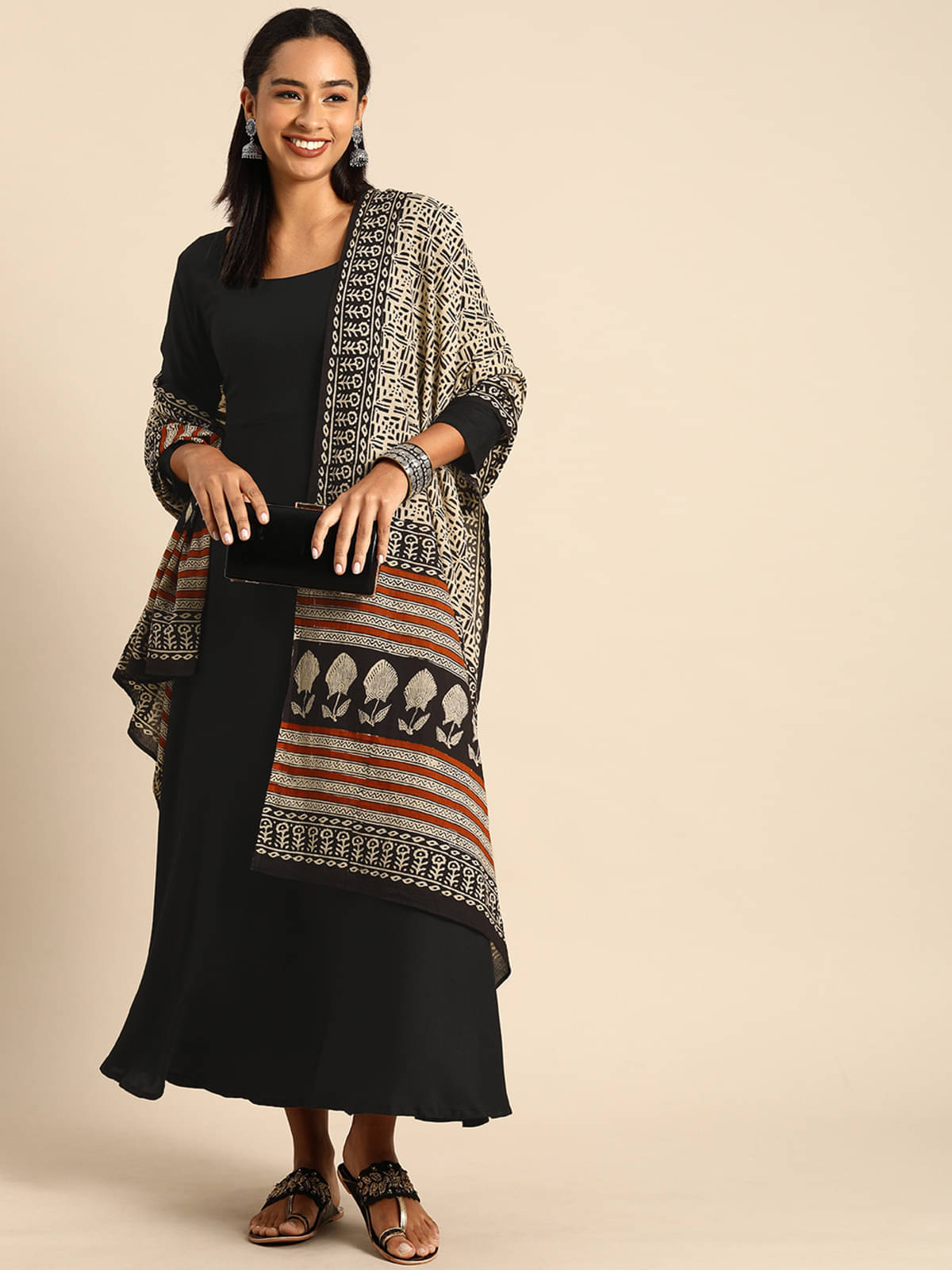 Janasya Rayon Solid Flared Women's Kurti with Dupatta - Black ( Pack of 1 )     			Janasya Rayon Solid Flared Women's Kurti with Dupatta - Black ( Pack of 1 )
