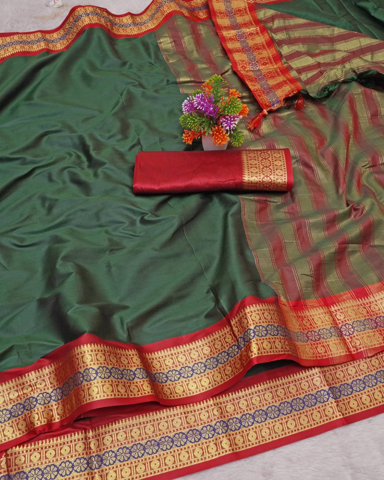     			Kalpana Creation Cotton Silk Woven Saree With Unstitched Blouse Piece ( Green )