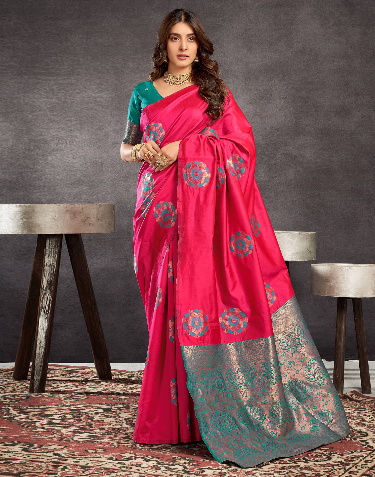     			Samah Silk Blend Self Design Saree With Unstitched Blouse Piece ( Magenta )