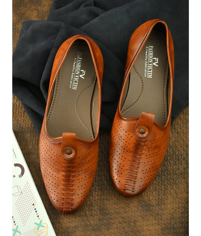 Fashion Victim Brown Men's Mojaris - Ethnic Shoes | Buy online on ZillyBuy