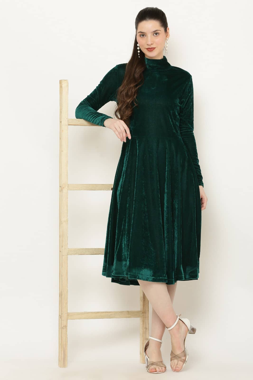 vivient femme Women Velvet Solid Fit & Flare Dress ( Green )