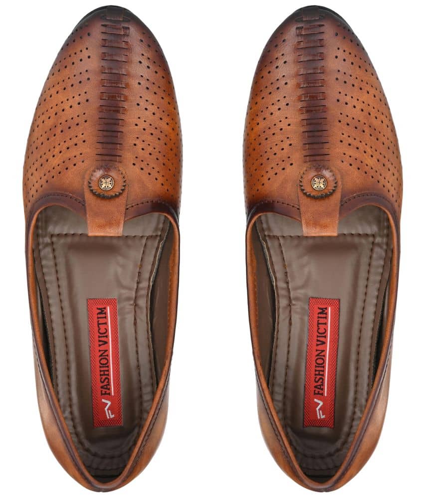 Fashion Victim - Tan Men's Mojaris - Ethnic Shoes | Buy online on ZillyBuy