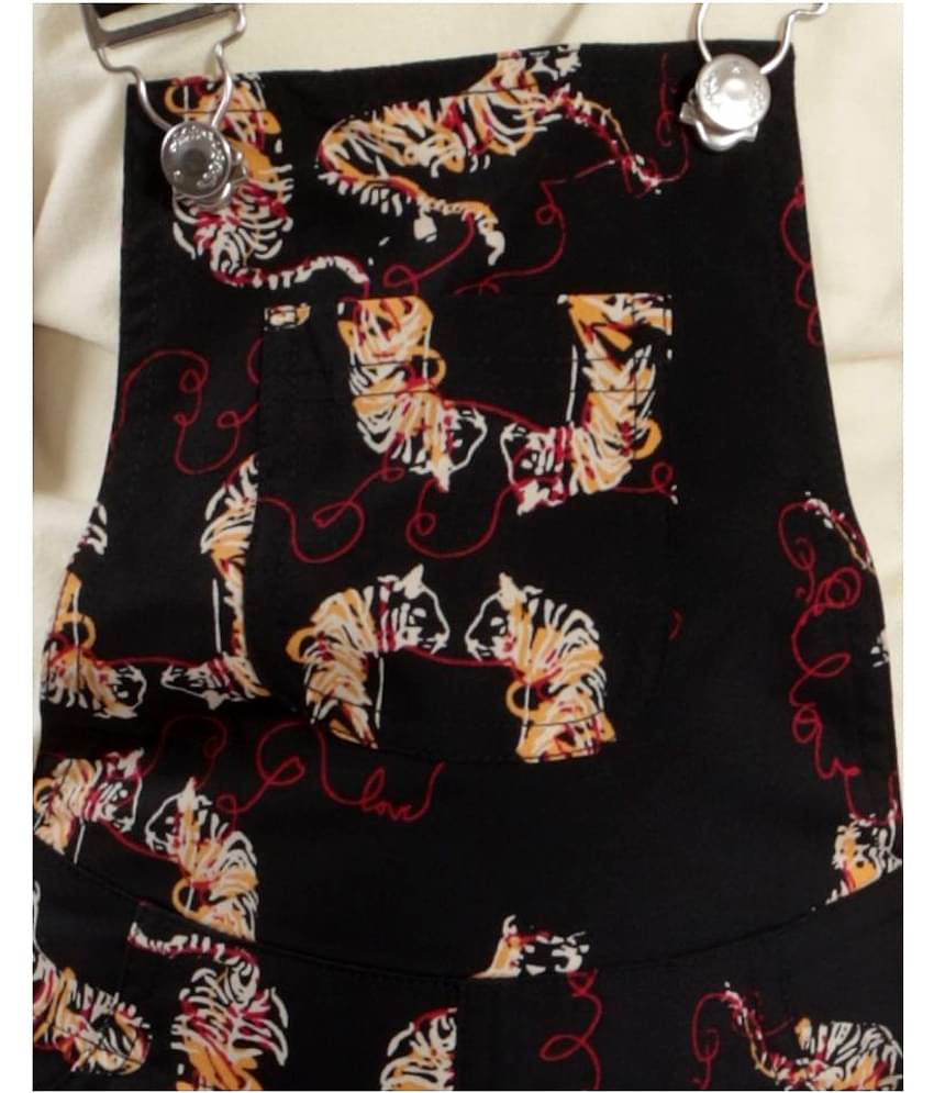 Kids Cave Pack of 1 Girls Crepe T-Shirt With Dungarees ( Black )