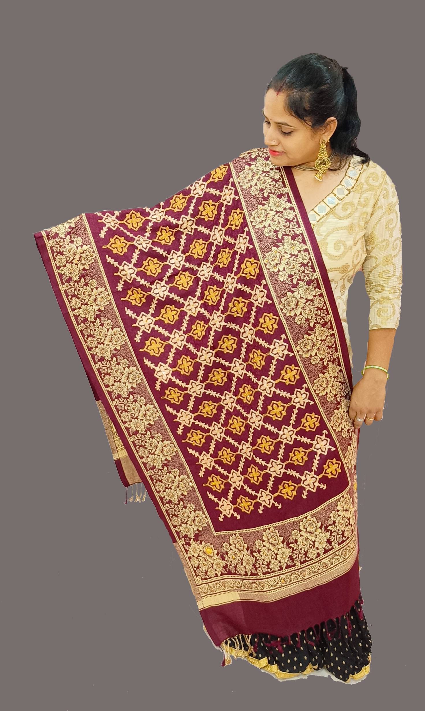 Vrinde Brown Printed Shawl - ( Pack of 1 ) Vrinde Brown Printed Shawl - ( Pack of 1 )