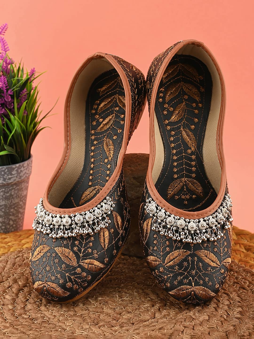 Anjaneya Creations Black Women's Juttis - Ethnic Shoes | Buy online on ZillyBuy