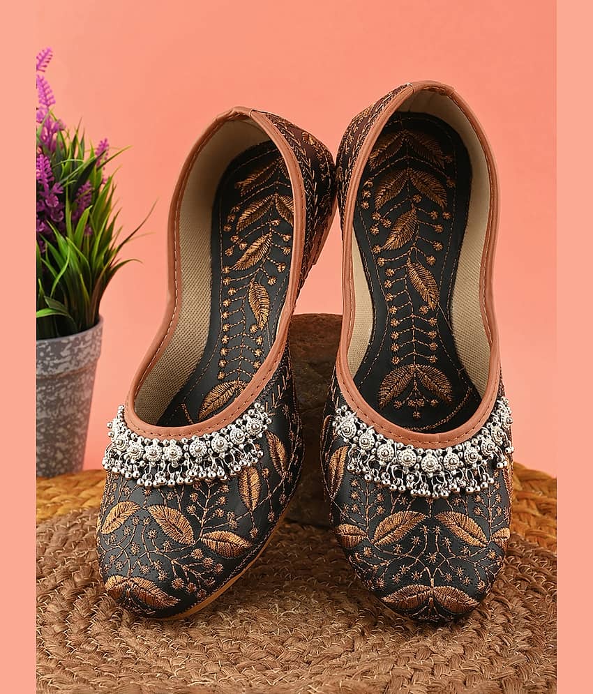 Anjaneya Creations Black Women's Juttis - Ethnic Shoes | Buy online on ZillyBuy