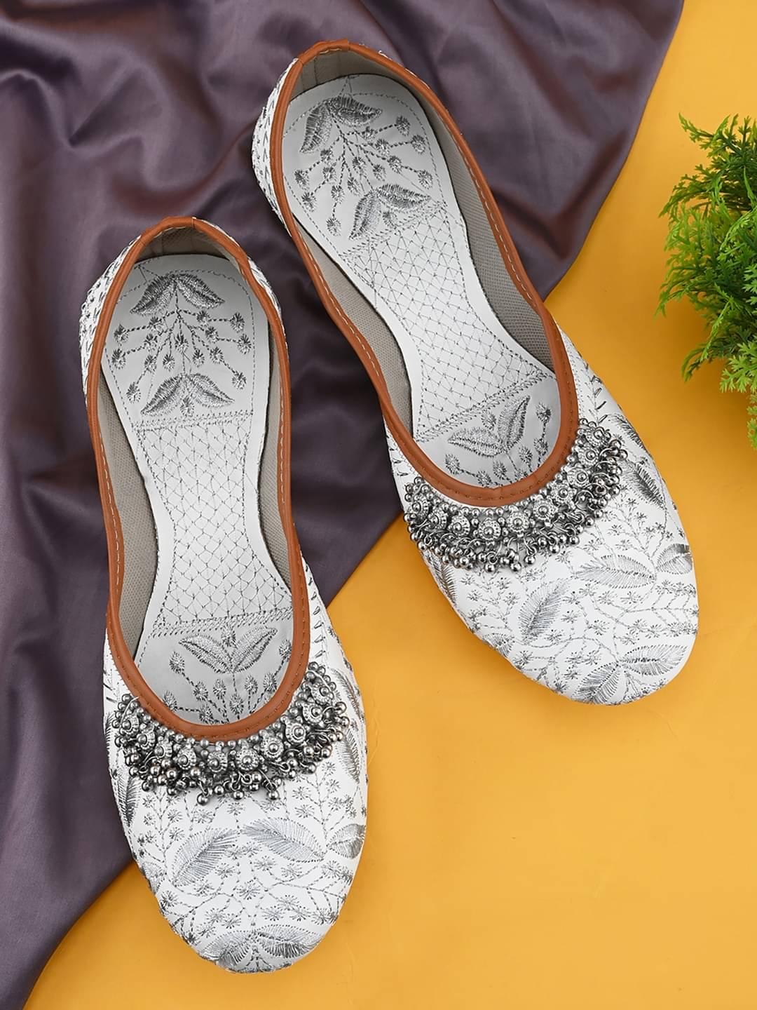     			Anjaneya Creations White Women's Juttis