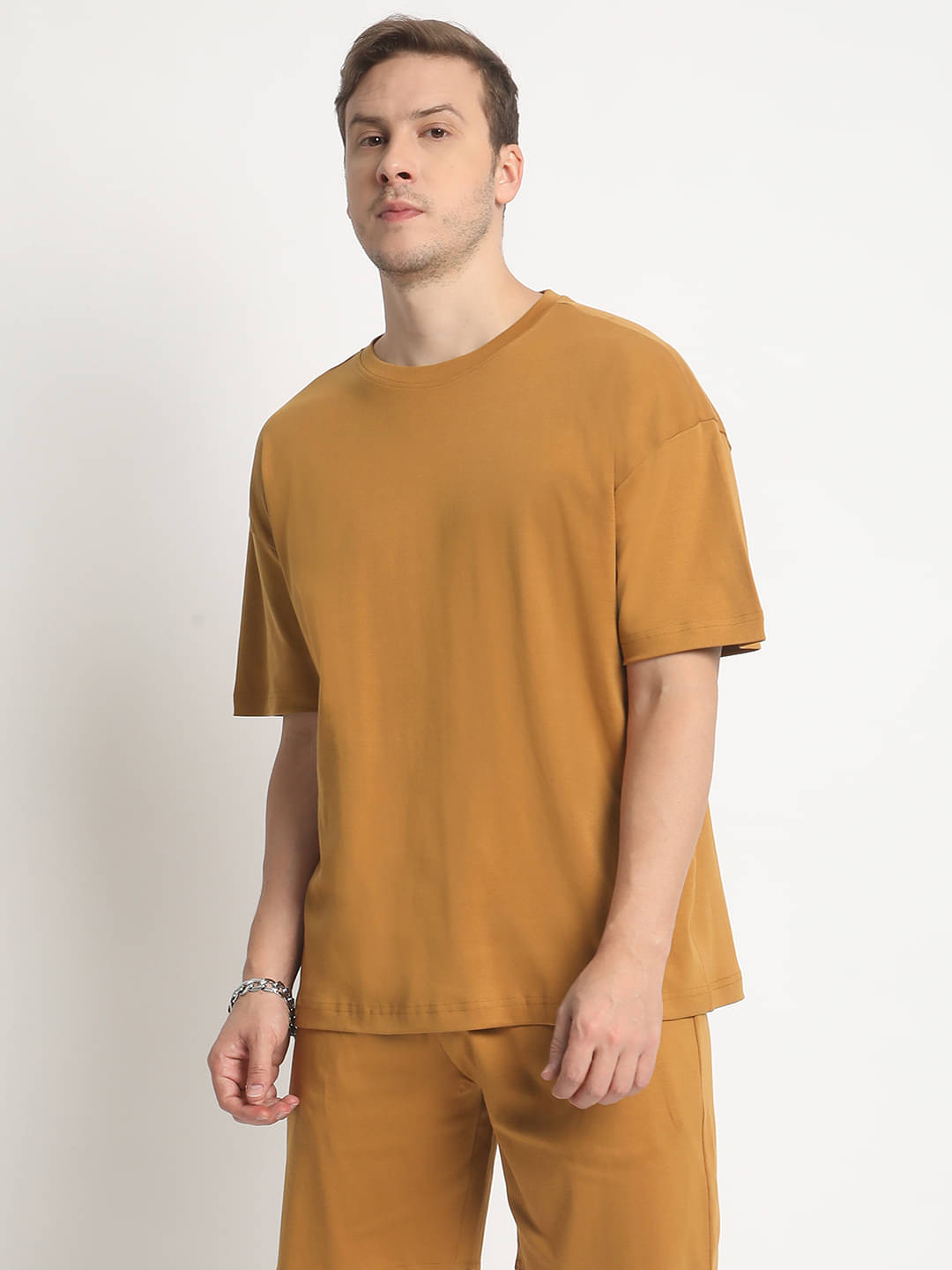 Bene Kleed Men Drop-Shoulder Sleeves Oversized Pure Cotton T-shirt Bene Kleed Men Drop-Shoulder Sleeves Oversized Pure Cotton T-shirt