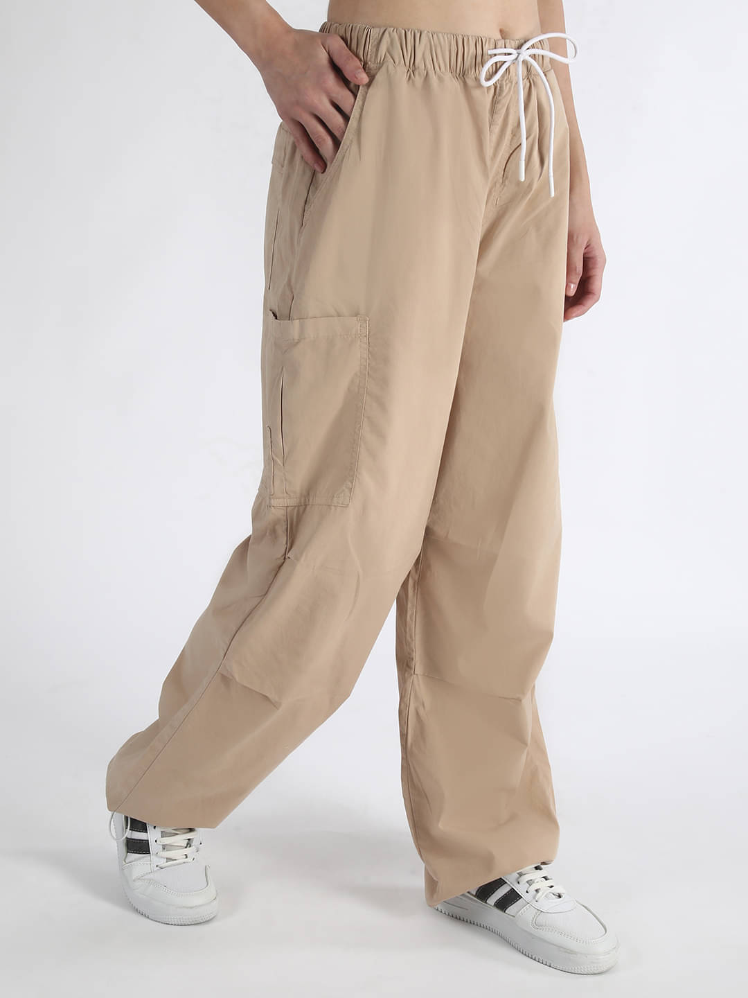     			Bene Kleed Women Classic Loose Fit High-Rise Cargos Trousers