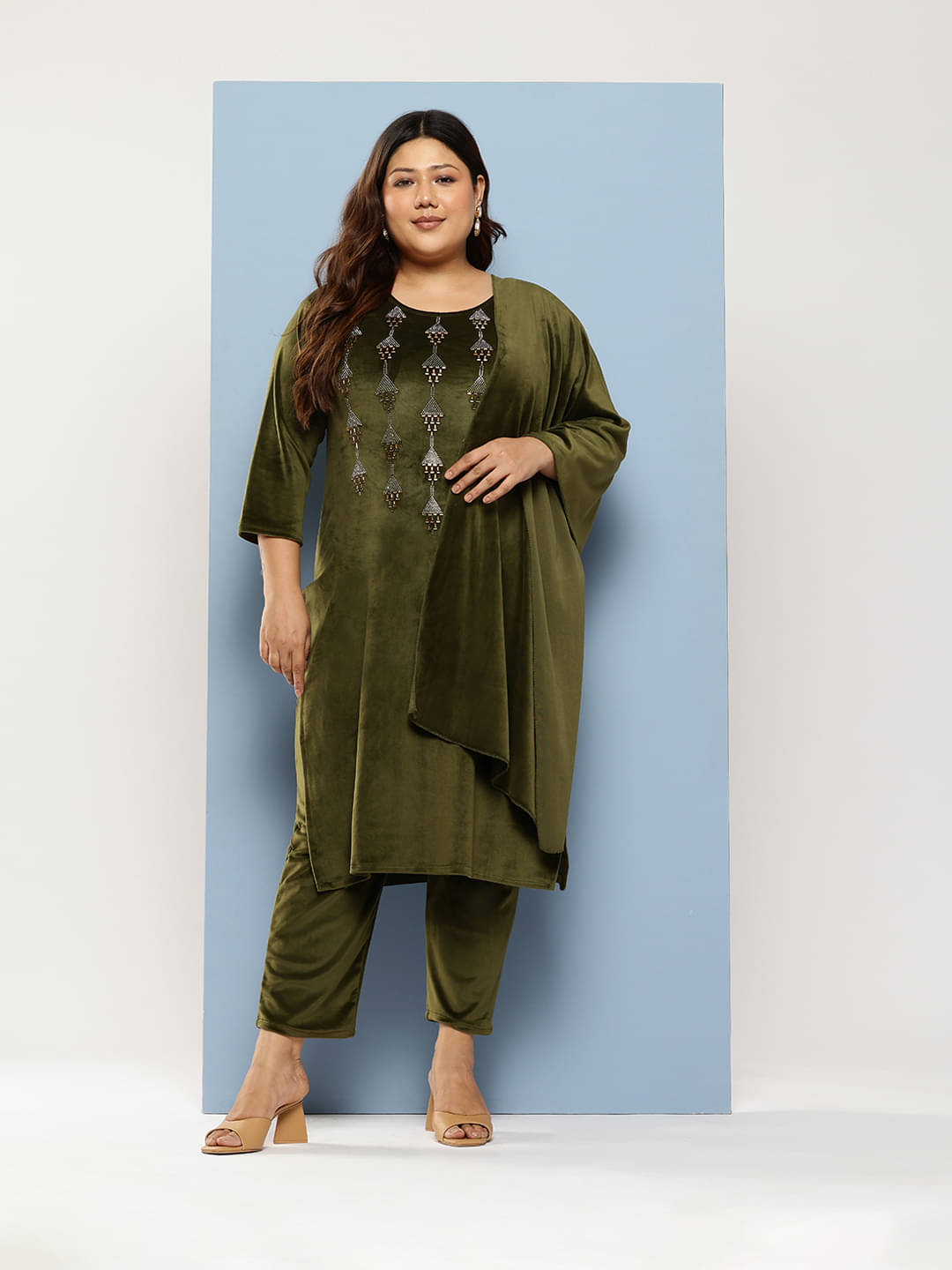 Aarika Velvet Embellished Kurti With Pants Women's Stitched Salwar Suit - Dark Green ( Pack of 1 ) Aarika Velvet Embellished Kurti With Pants Women's Stitched Salwar Suit - Dark Green ( Pack of 1 )
