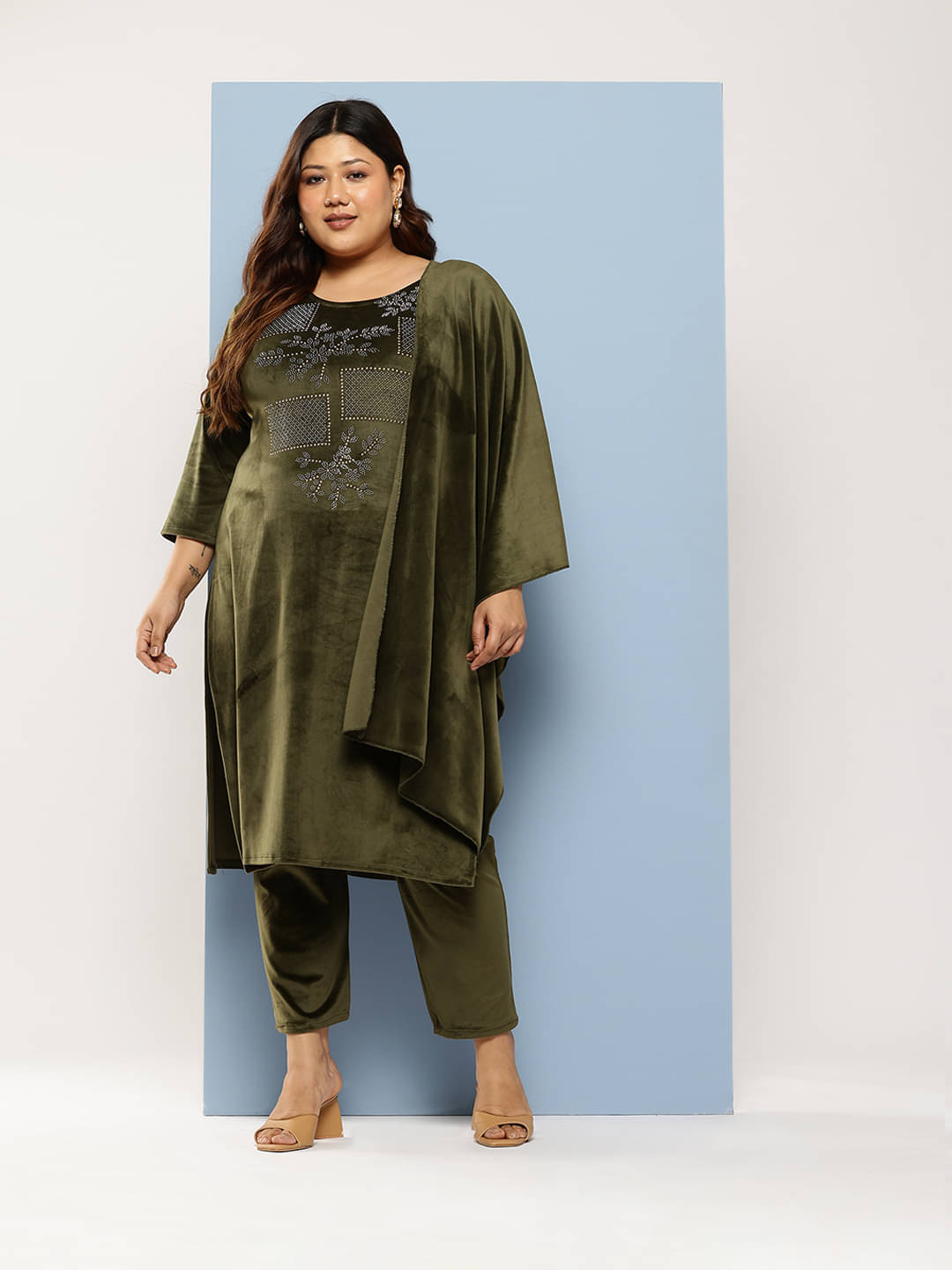 Aarika Velvet Embellished Kurti With Pants Women's Stitched Salwar Suit - Dark Green ( Pack of 1 ) Aarika Velvet Embellished Kurti With Pants Women's Stitched Salwar Suit - Dark Green ( Pack of 1 )