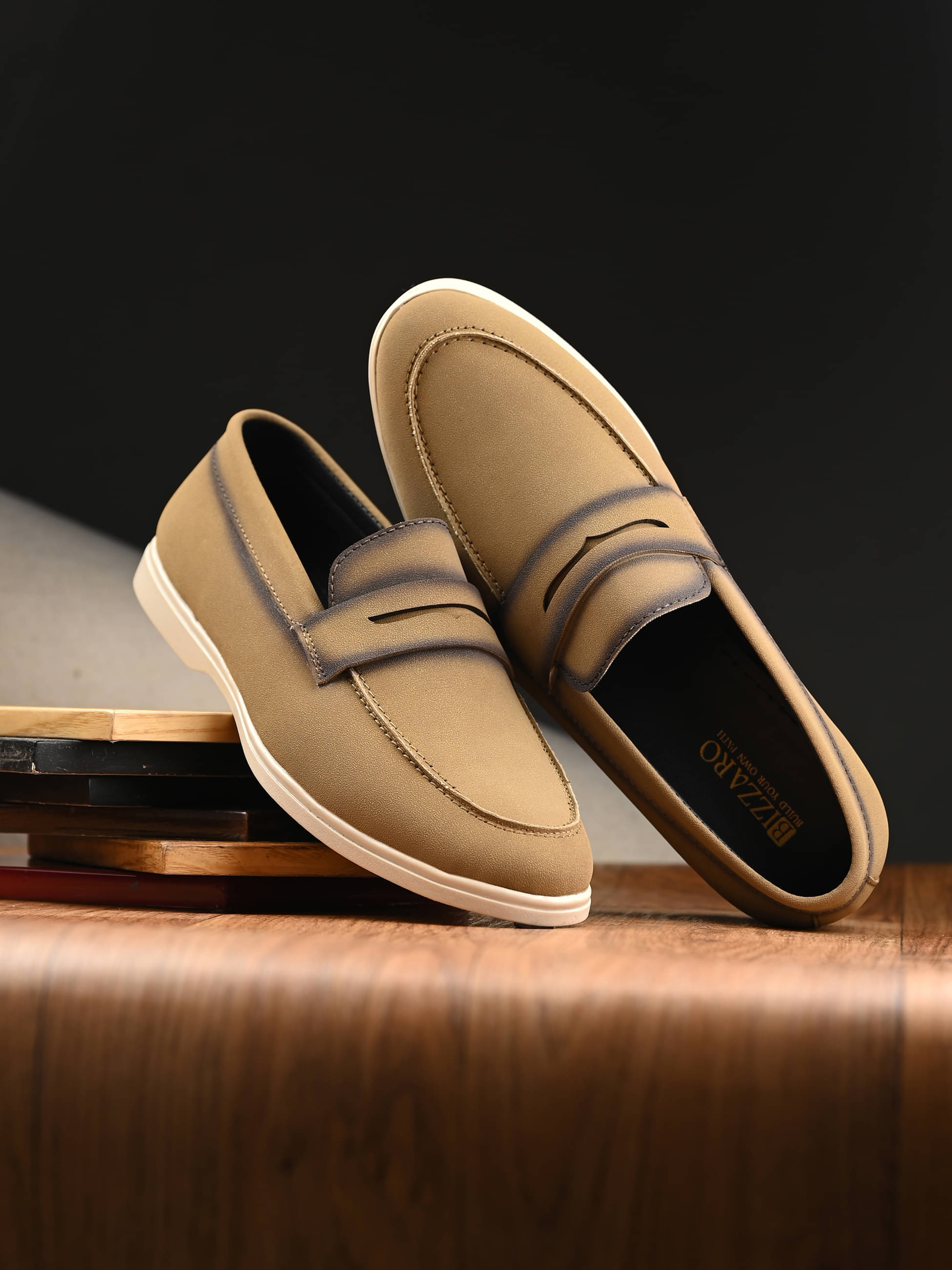     			BIZZARO Men's Beige Men's Outdoor Shoes