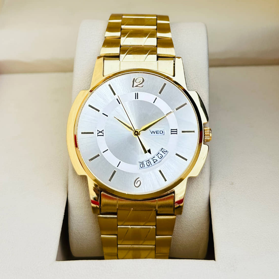 REESKY Gold Stainless Steel Analog Men's Watch