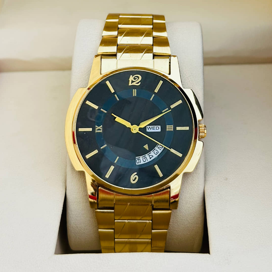 REESKY Gold Stainless Steel Analog Men's Watch