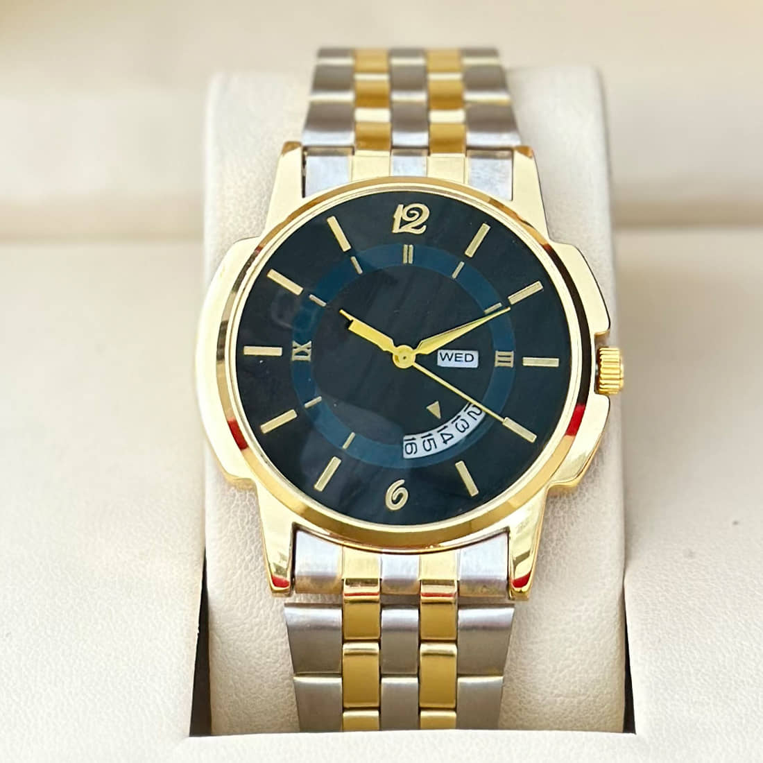 REESKY Gold Stainless Steel Analog Men's Watch