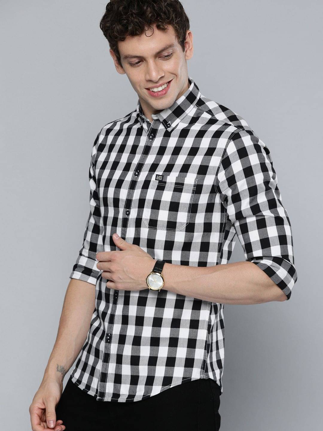     			The Indian Garage Co Men White & Black Slim Fit Checked Casual Shirt