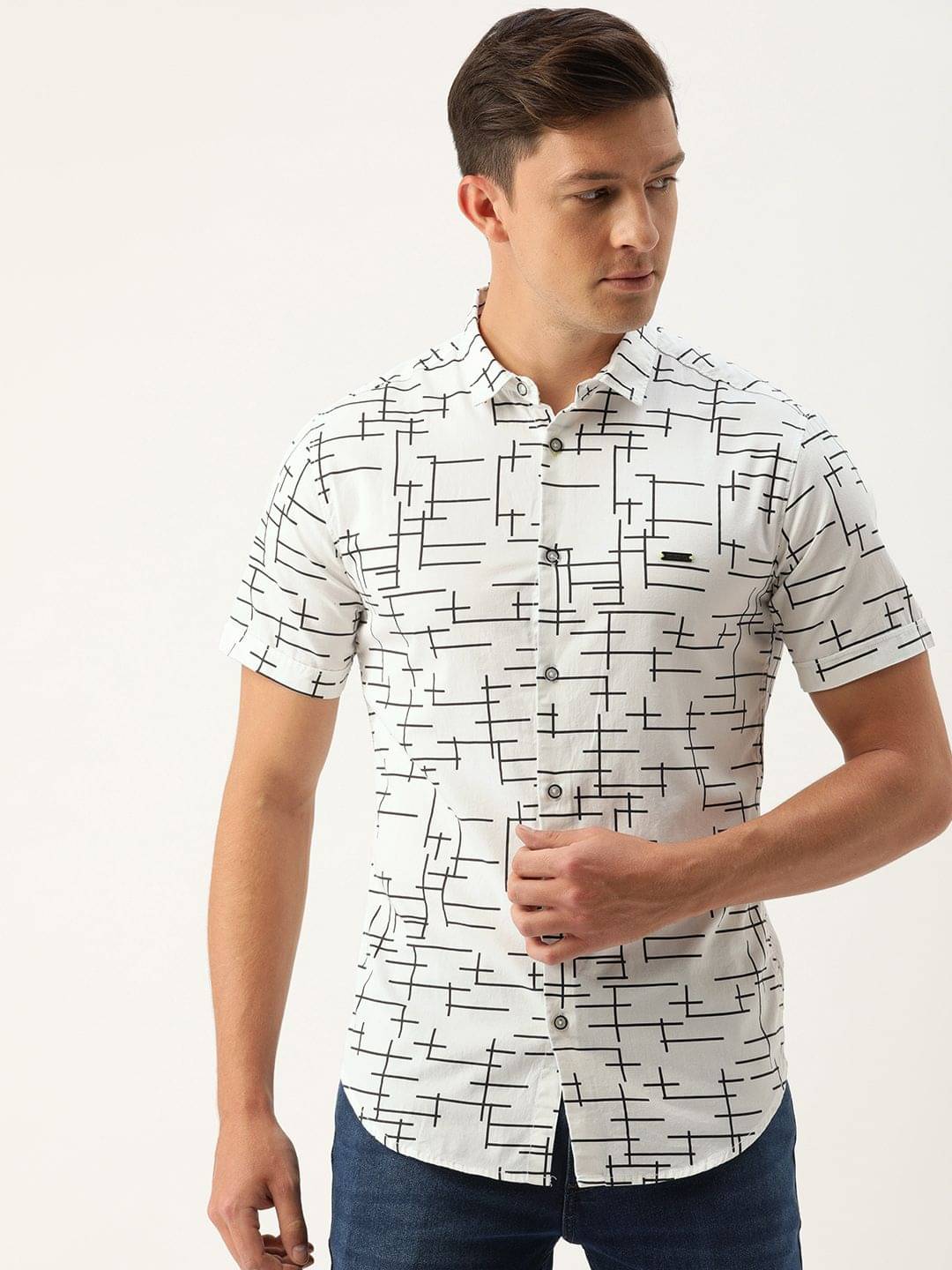     			The Indian Garage Co Men White & Black Slim Fit Printed Casual Shirt