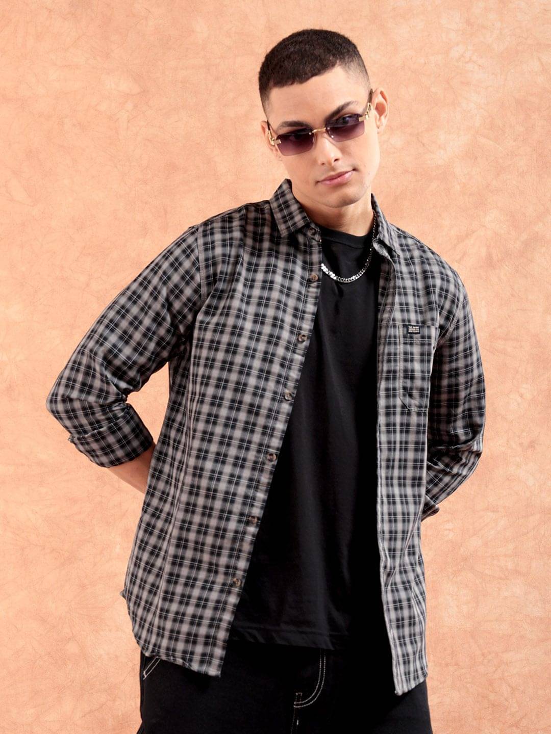     			The Indian Garage Co Men Grey & Black Slim Fit Checked Casual Shirt