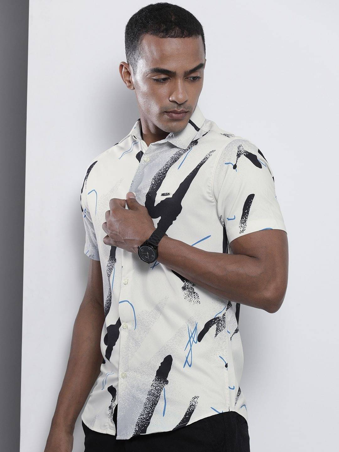     			The Indian Garage Co Men Off-White & Black Printed Casual Shirt