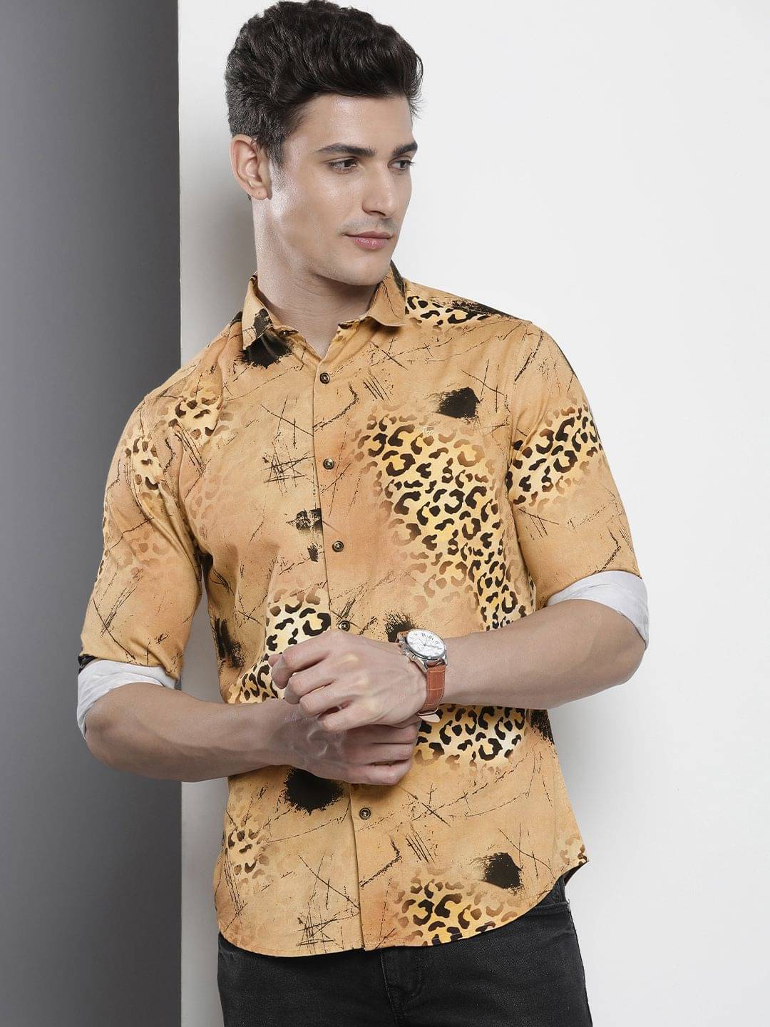     			The Indian Garage Co Men Slim Fit Animal Printed Opaque Casual Shirt