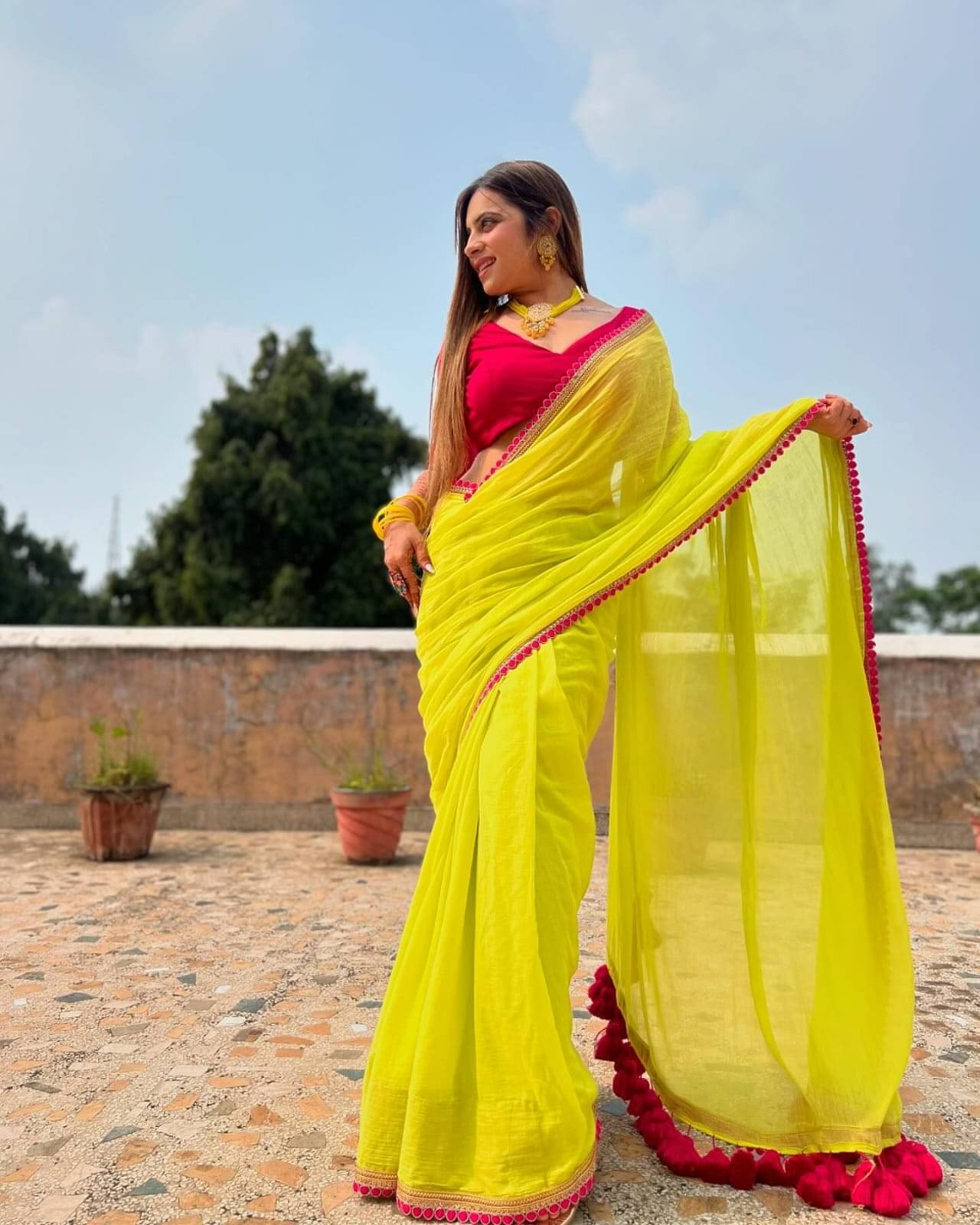 Bhuwal Fashion Georgette Solid Saree With Unstitched Blouse Piece ( Lime Green1 )     			Bhuwal Fashion Georgette Solid Saree With Unstitched Blouse Piece ( Lime Green1 )
