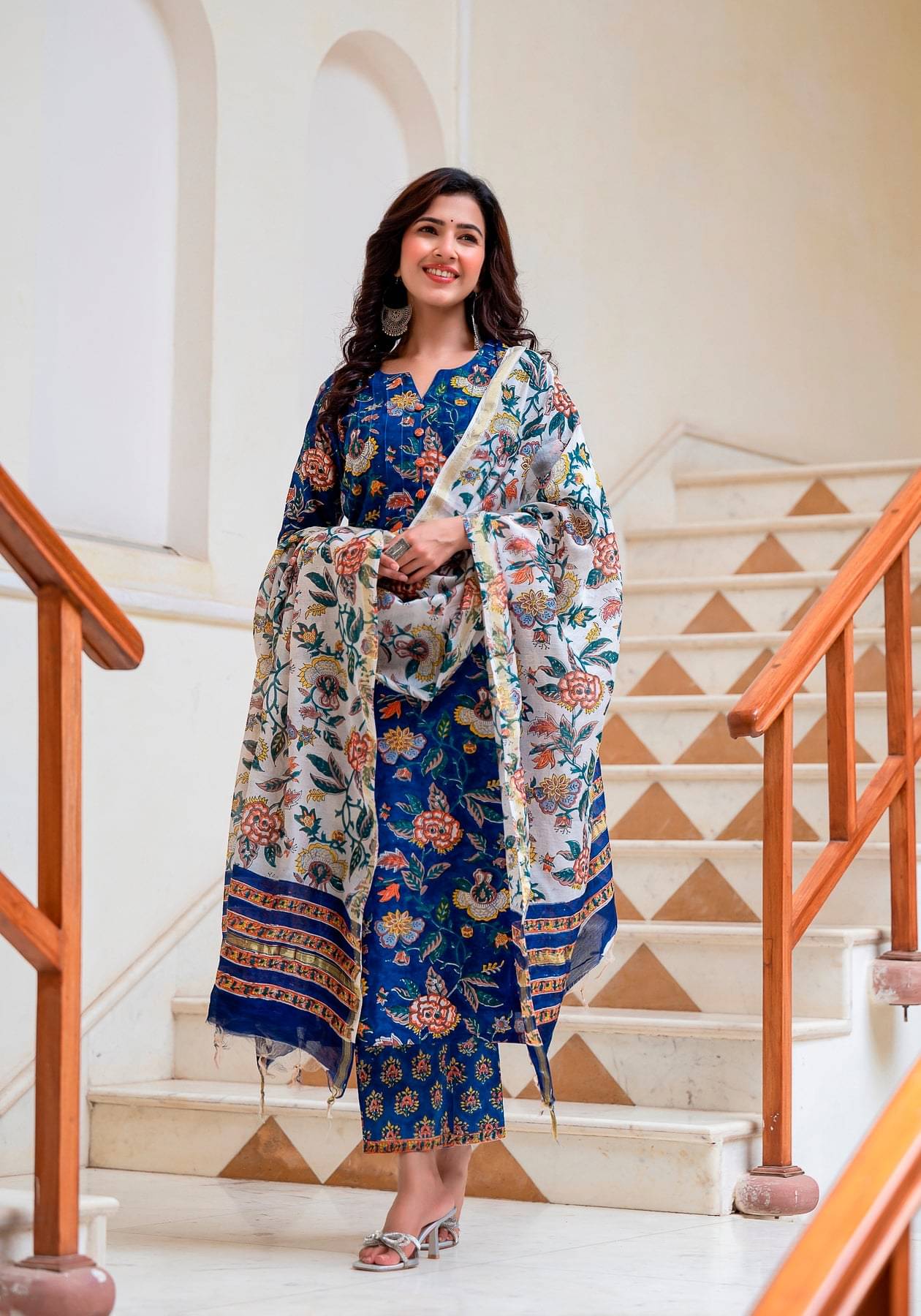 TFF Women Rayon Printed Straight Kurti With Pants ( Blue ) TFF Women Rayon Printed Straight Kurti With Pants ( Blue )