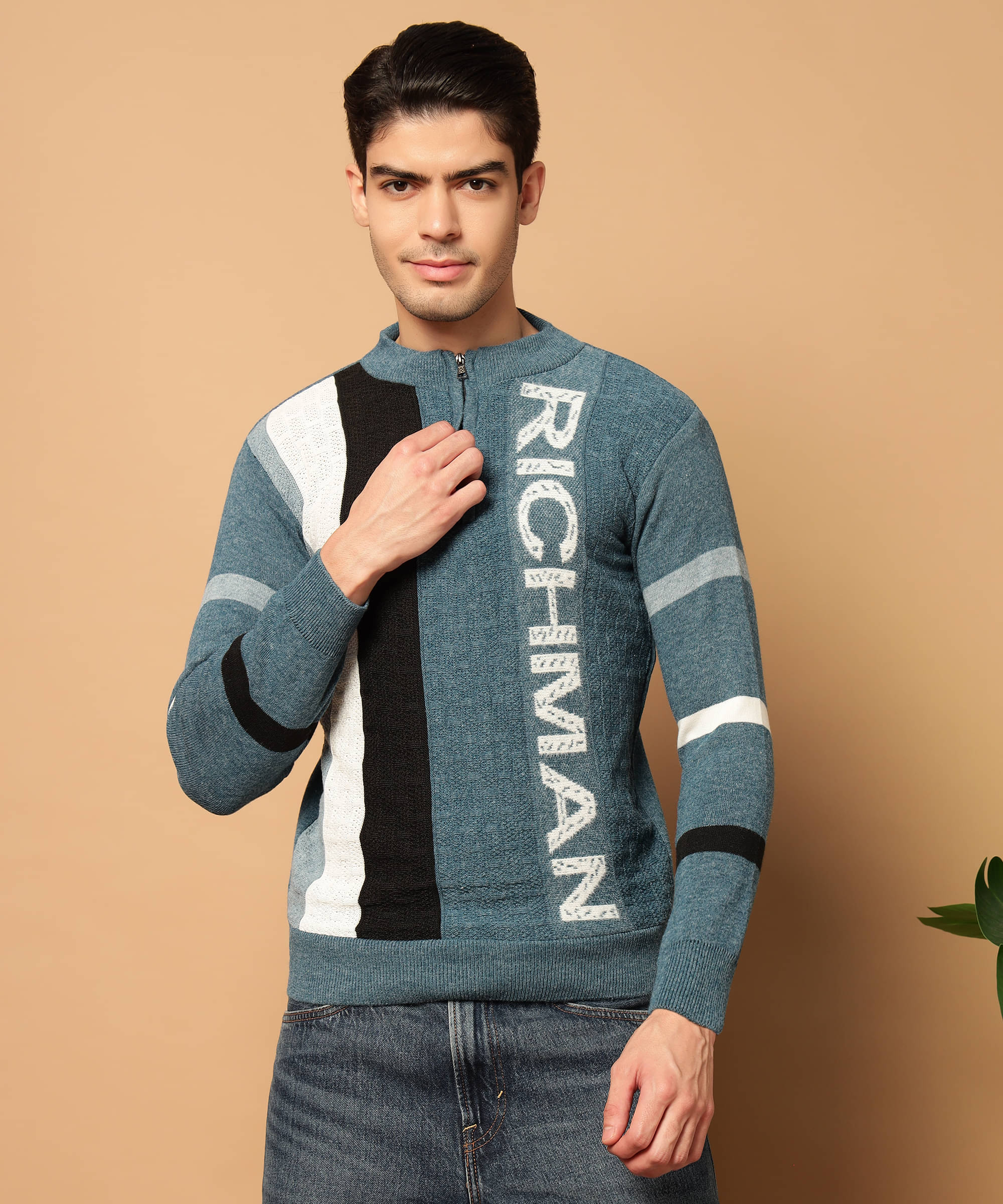 TWOCRAZIIE Woollen Round Neck Men's Full Sleeves Pullover Sweater - Blue ( Pack of 1 )     			TWOCRAZIIE Woollen Round Neck Men's Full Sleeves Pullover Sweater - Blue ( Pack of 1 )