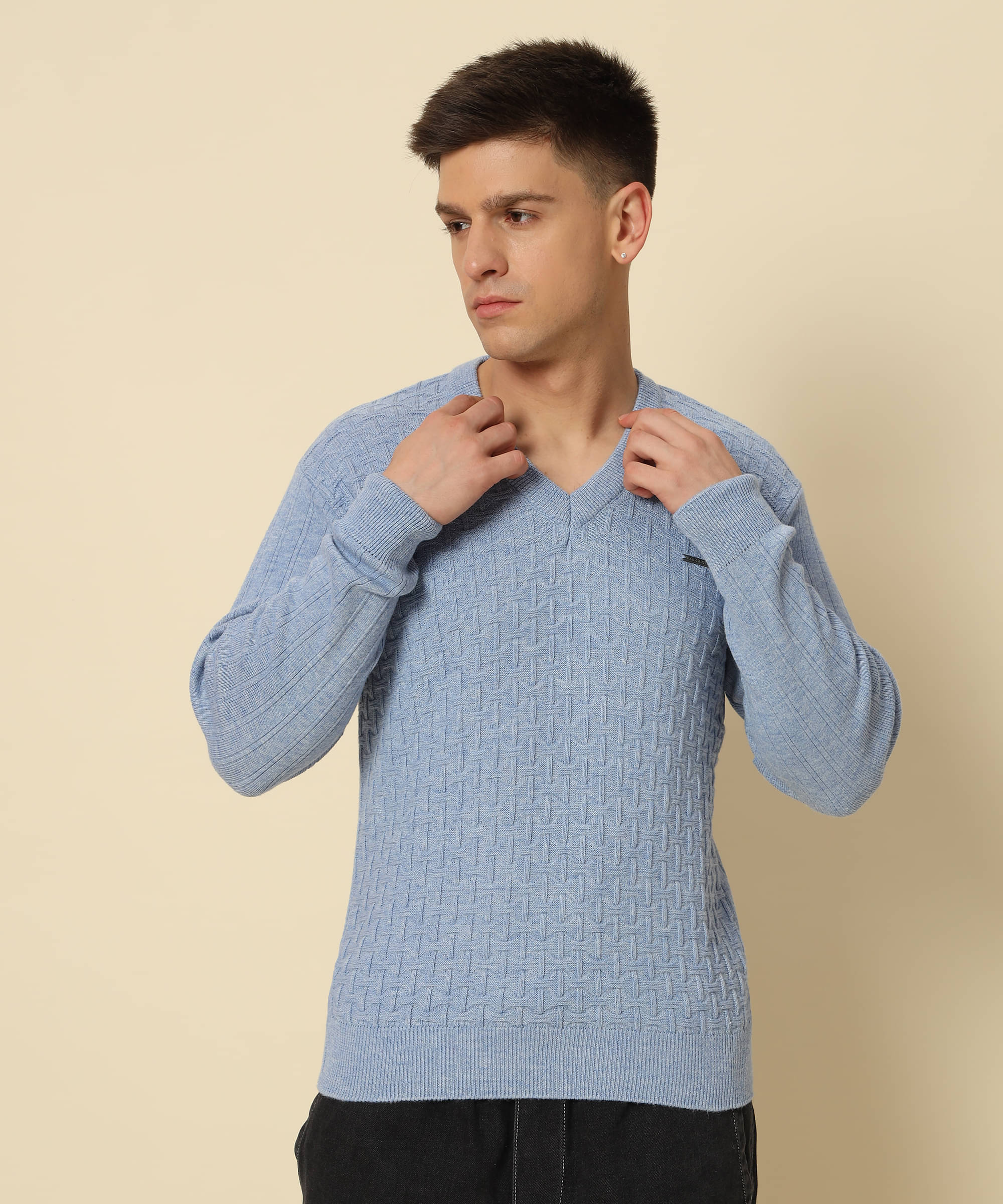     			TWOCRAZIIE Woollen V-Neck Men's Full Sleeves Pullover Sweater - Light Blue ( Pack of 1 )