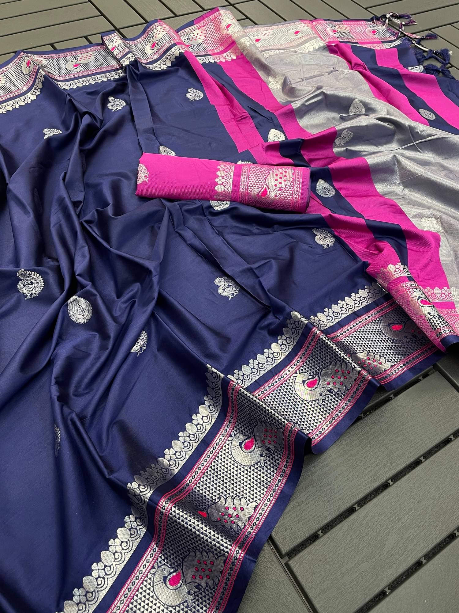 VEERAIVA Cotton Silk Self Design Saree With Unstitched Blouse Piece ( Blue ) VEERAIVA Cotton Silk Self Design Saree With Unstitched Blouse Piece ( Blue )