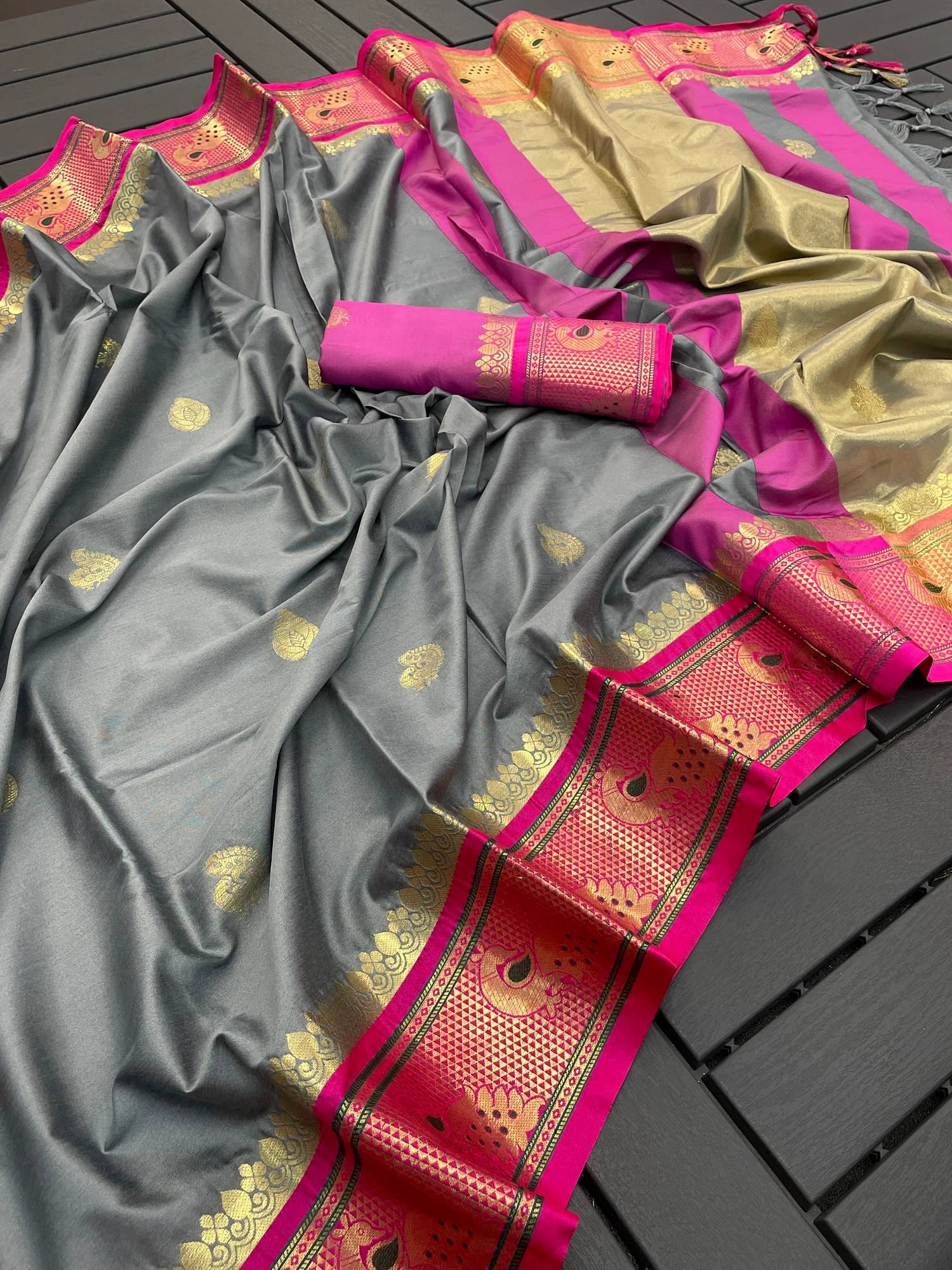     			VEERAIVA Cotton Silk Self Design Saree With Unstitched Blouse Piece ( Grey )