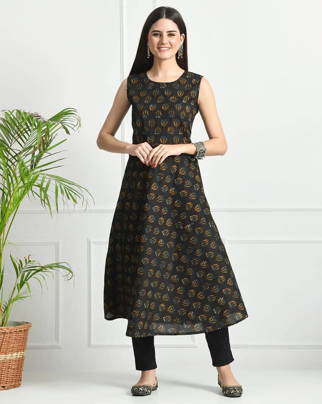 Rangun Pack of 1 Cotton Printed Flared Women's Kurti - ( Black )     			Rangun Pack of 1 Cotton Printed Flared Women's Kurti - ( Black )