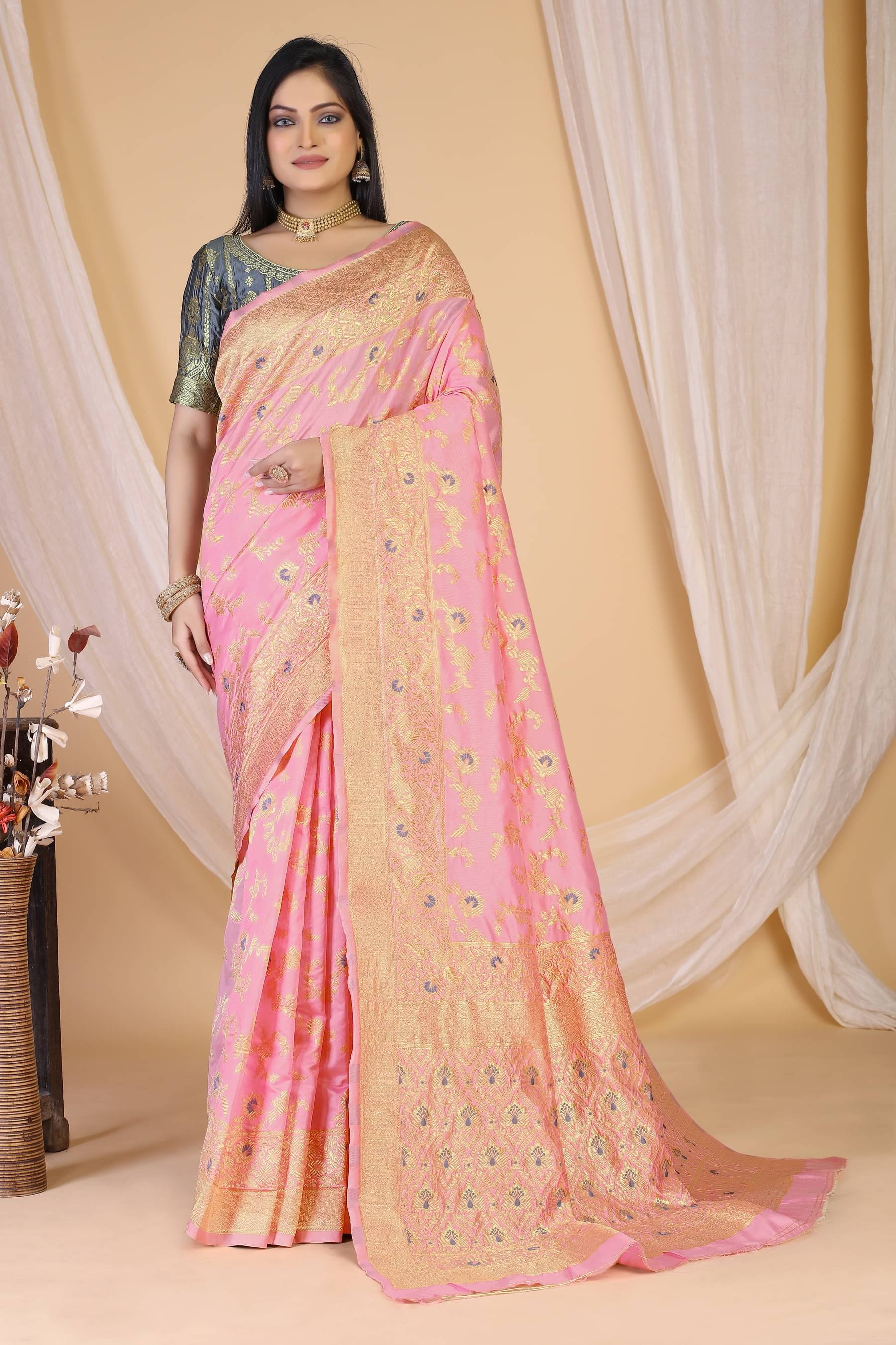 Sariya Jacquard Woven Saree With Unstitched Blouse Piece ( Peach ) Sariya Jacquard Woven Saree With Unstitched Blouse Piece ( Peach )