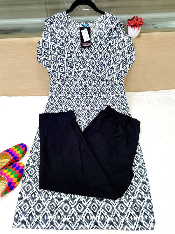 Ethnic Basket Pack of 1 Crepe Self Design A-line Women's Kurti - ( Black )     			Ethnic Basket Pack of 1 Crepe Self Design A-line Women's Kurti - ( Black )