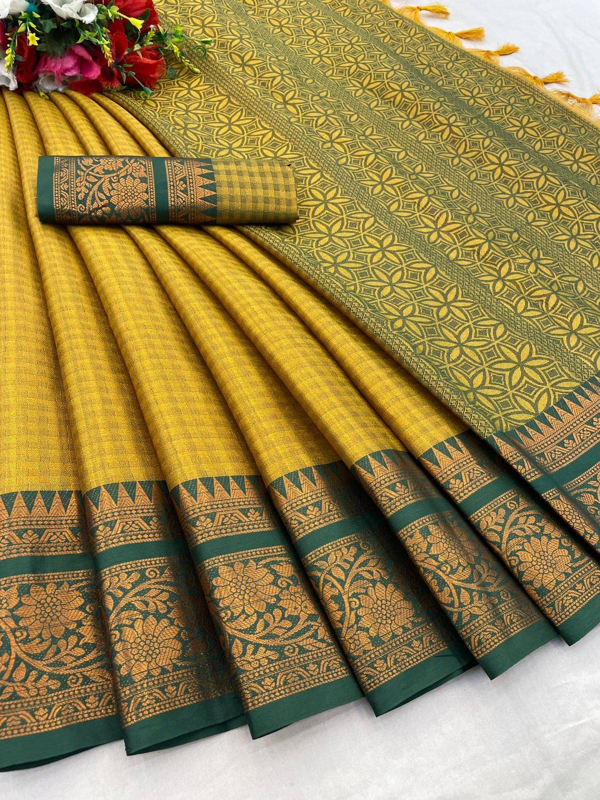     			A TO Z CART Cotton Silk Woven Saree With Unstitched Blouse Piece ( Yellow )
