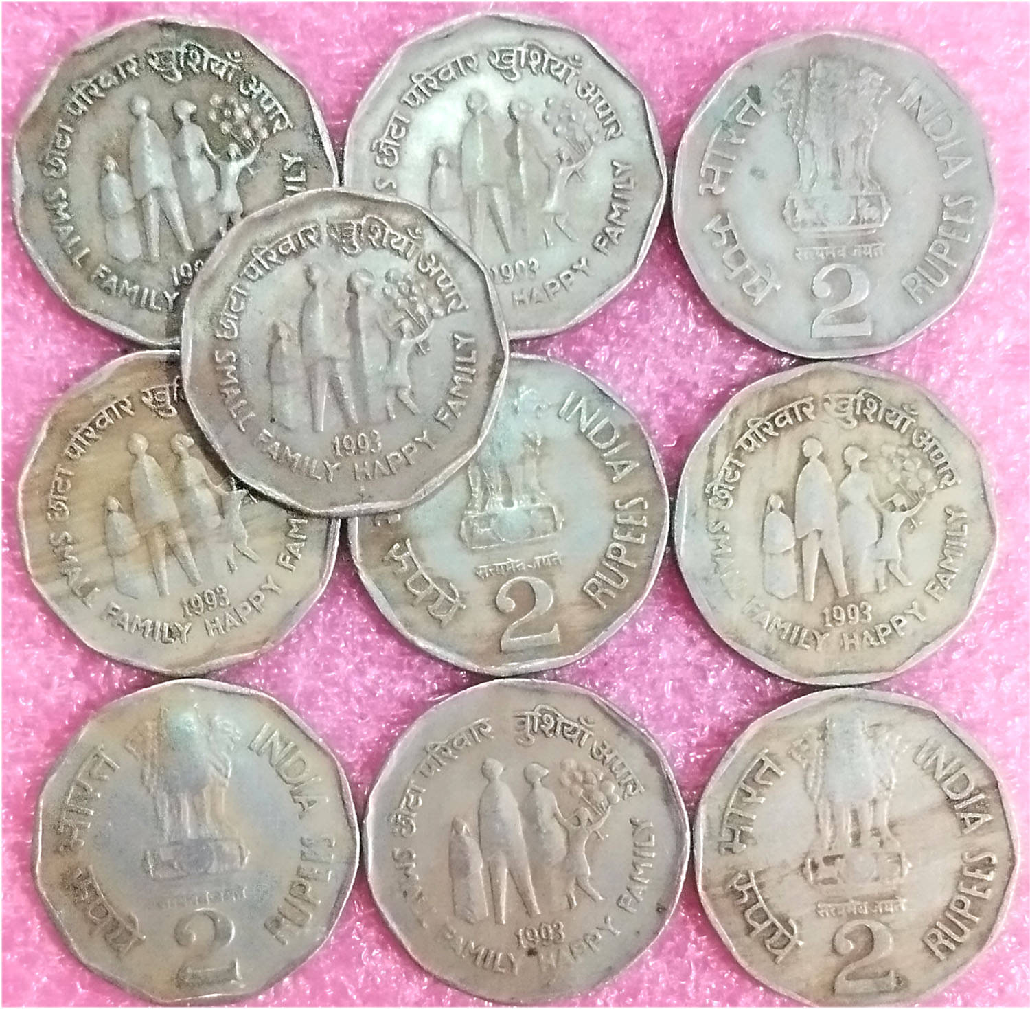     			2 RUPEES COMMEMORATIVE SMALL FAMILY  HAPPY FAMILY