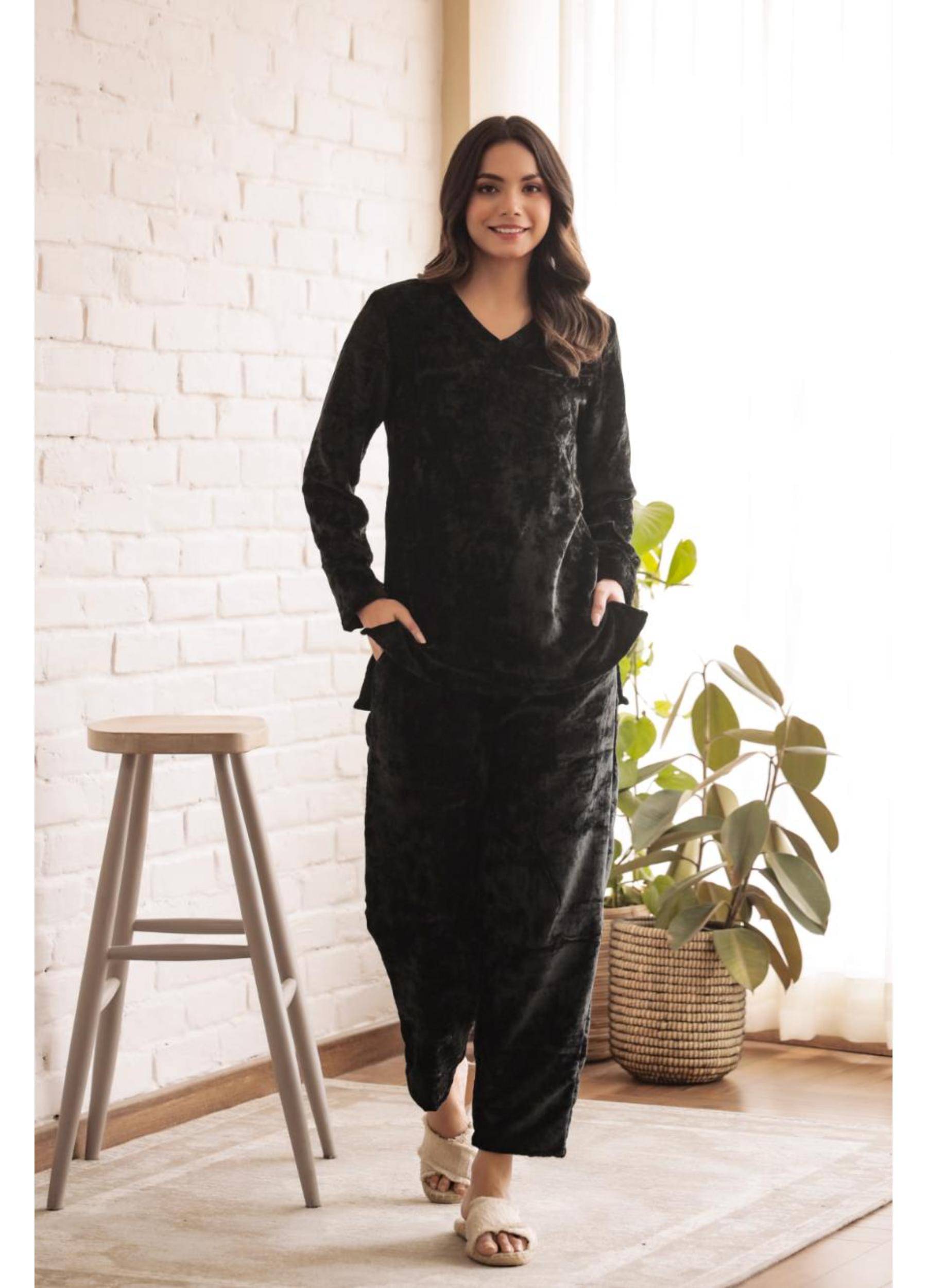     			Label Flavia Women Solid Shirt With Trousers Co-Ord Set ( Black )
